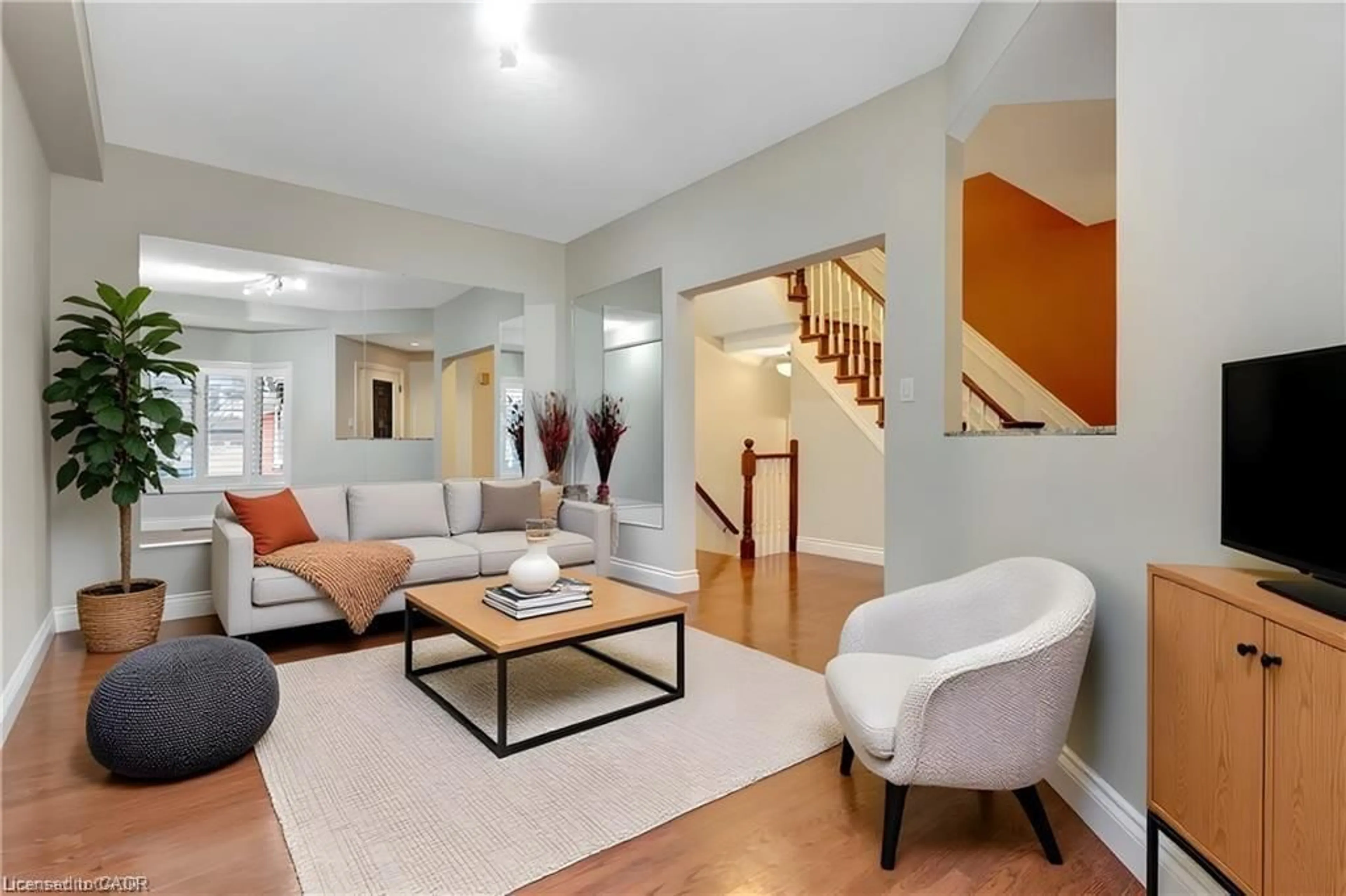 Living room with furniture, unknown for 537 Windjammer Way, Waterloo Ontario N2K 3Y5