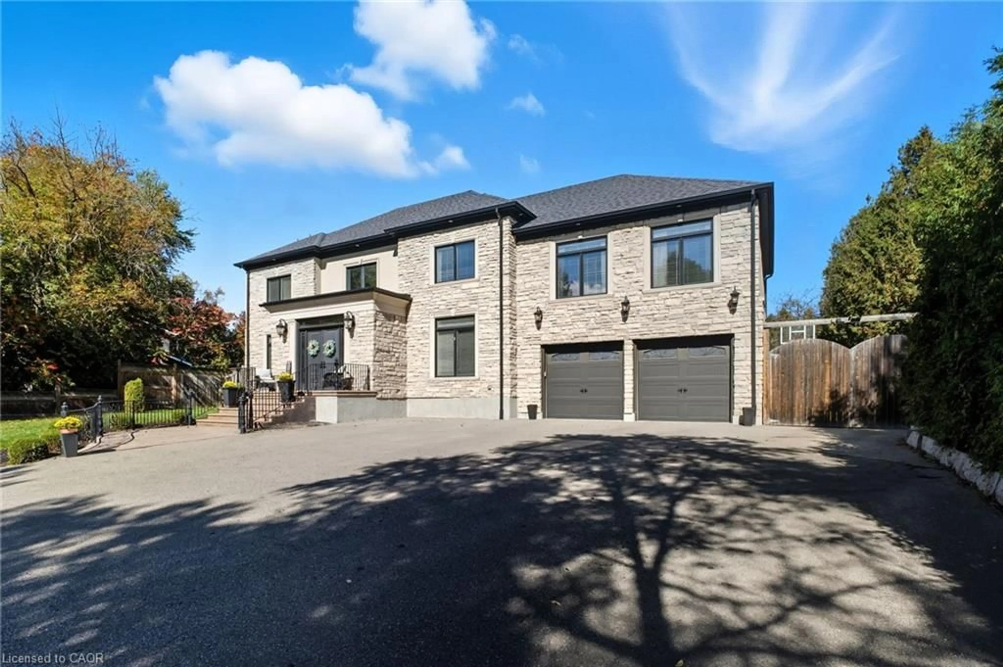 Home with brick exterior material, street for 855 Avenue Rd, Cambridge Ontario N1R 5S4