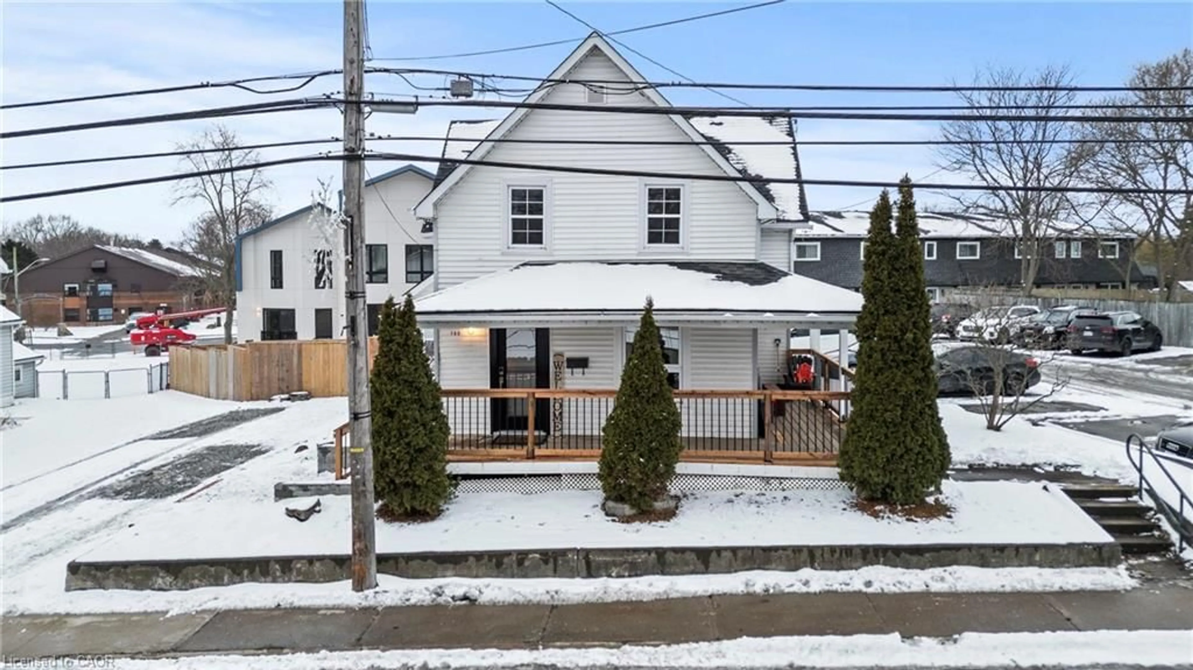 A pic from outside/outdoor area/front of a property/back of a property/a pic from drone, street for 160 St Catharines St, Smithville Ontario L0R 2A0