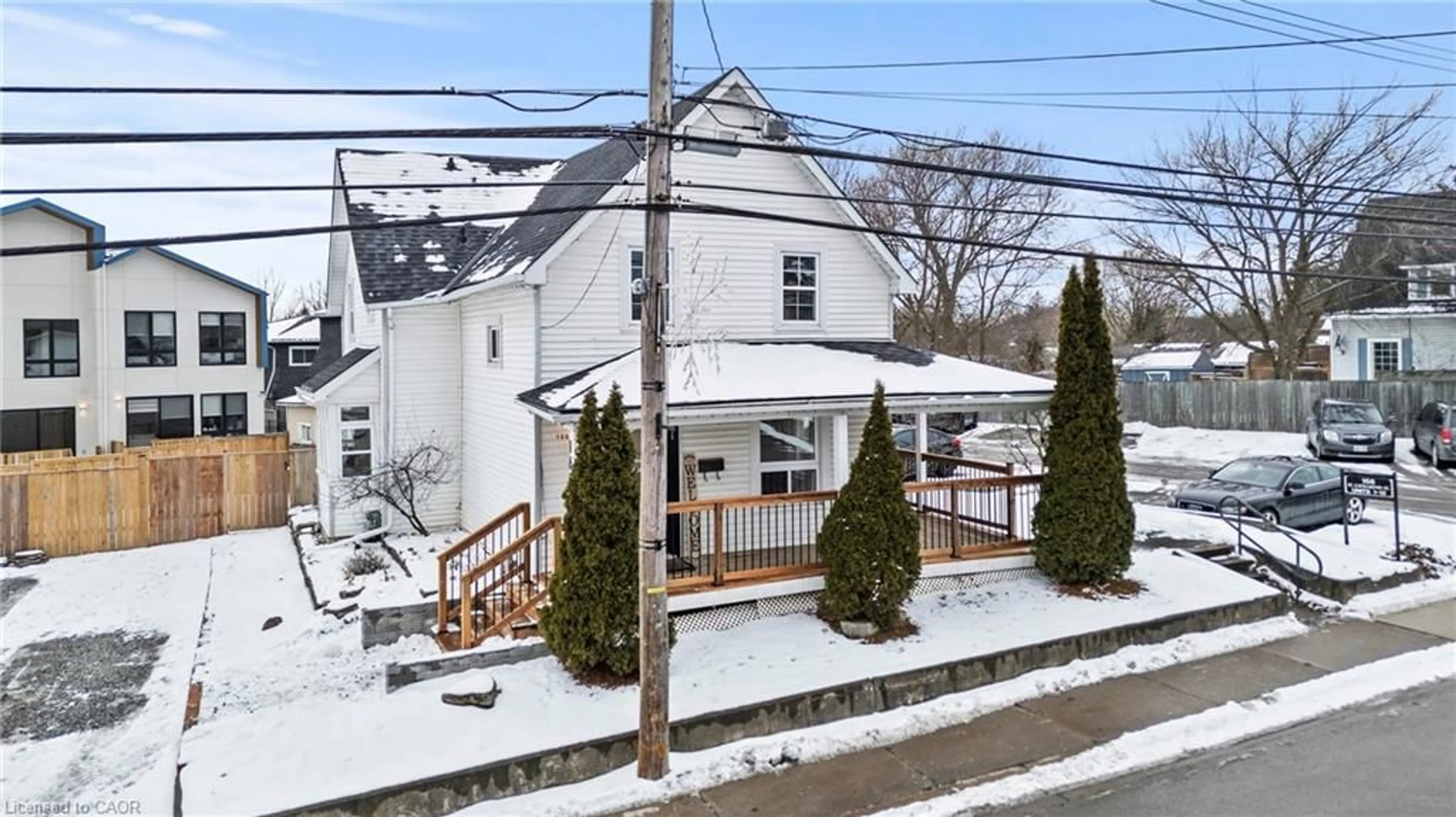 A pic from outside/outdoor area/front of a property/back of a property/a pic from drone, street for 160 St Catharines St, Smithville Ontario L0R 2A0