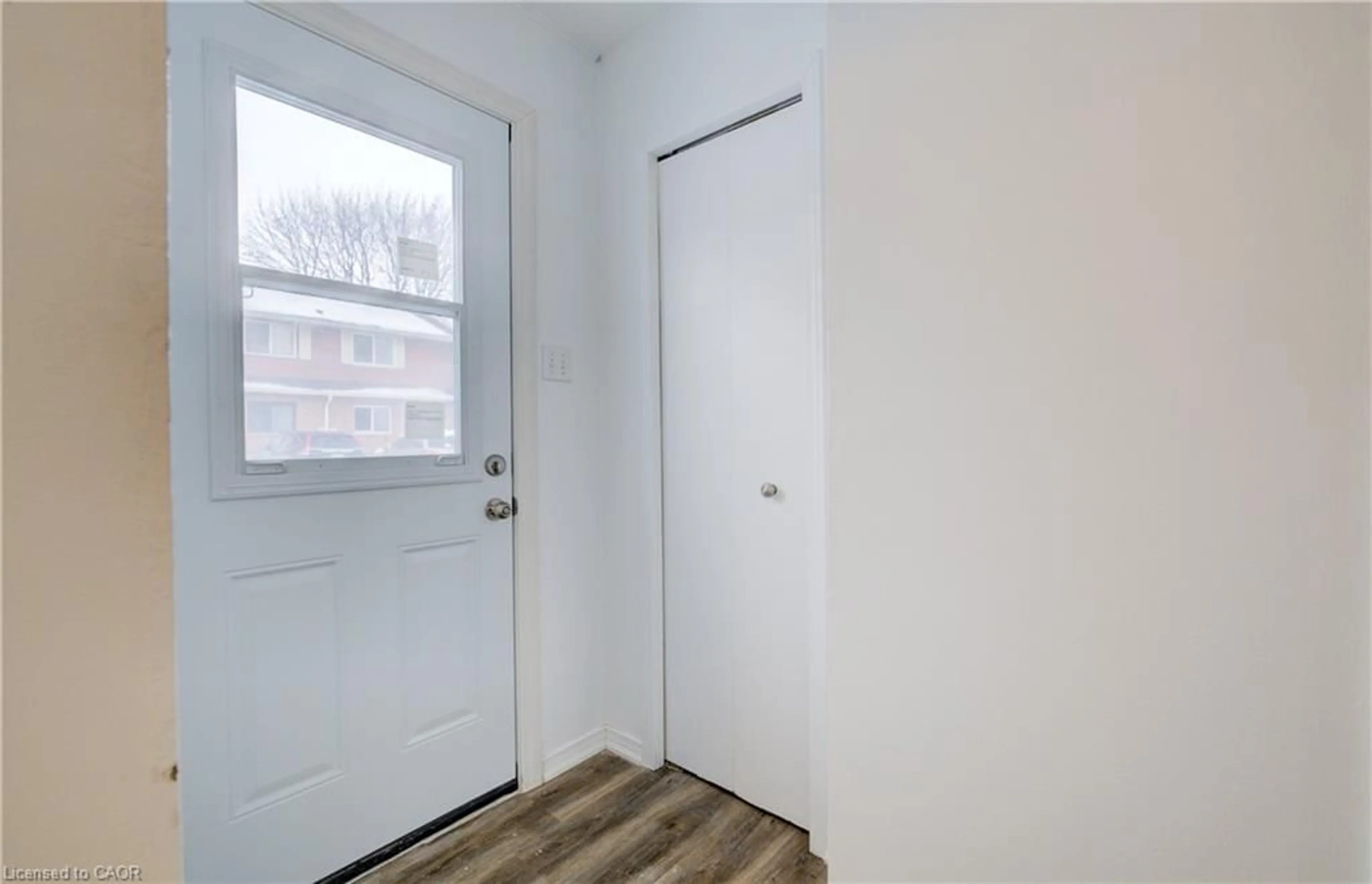 Indoor entryway for 1051 Nellis St #4, Woodstock Ontario N4S 8P2