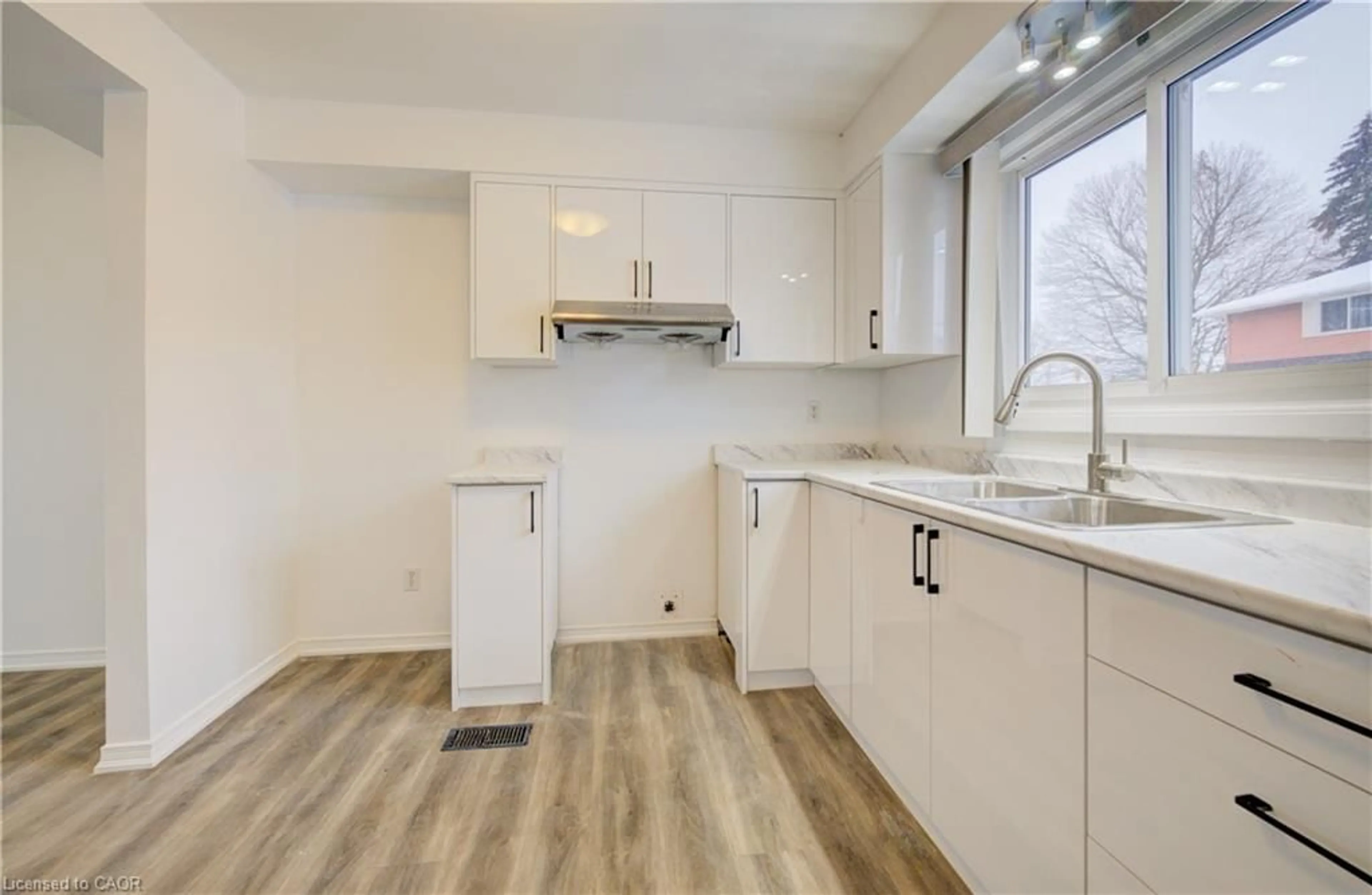 Standard kitchen, unknown for 1051 Nellis St #4, Woodstock Ontario N4S 8P2