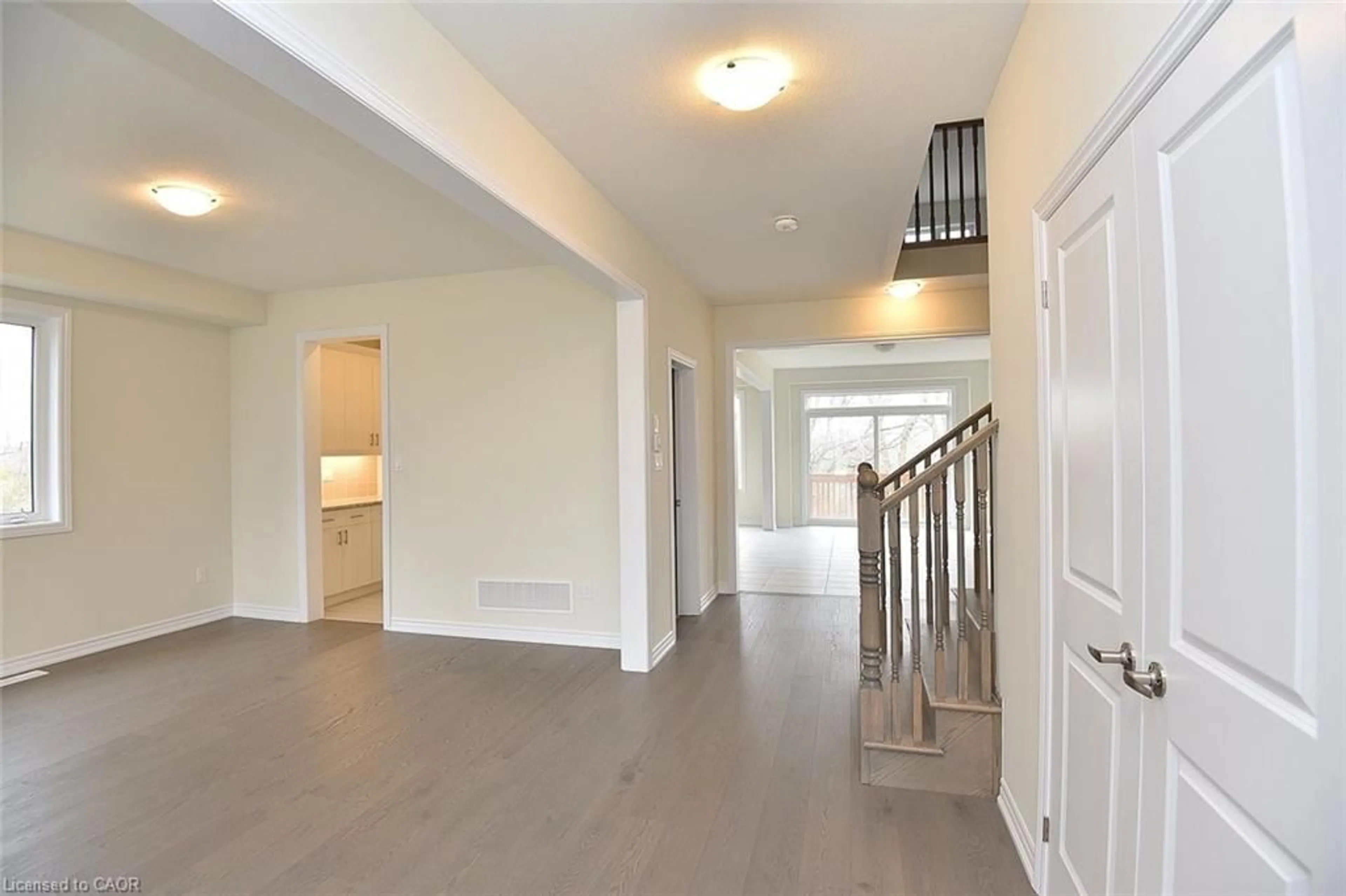 Indoor foyer for 42 Mears Pl, Paris Ontario N3L 0M6