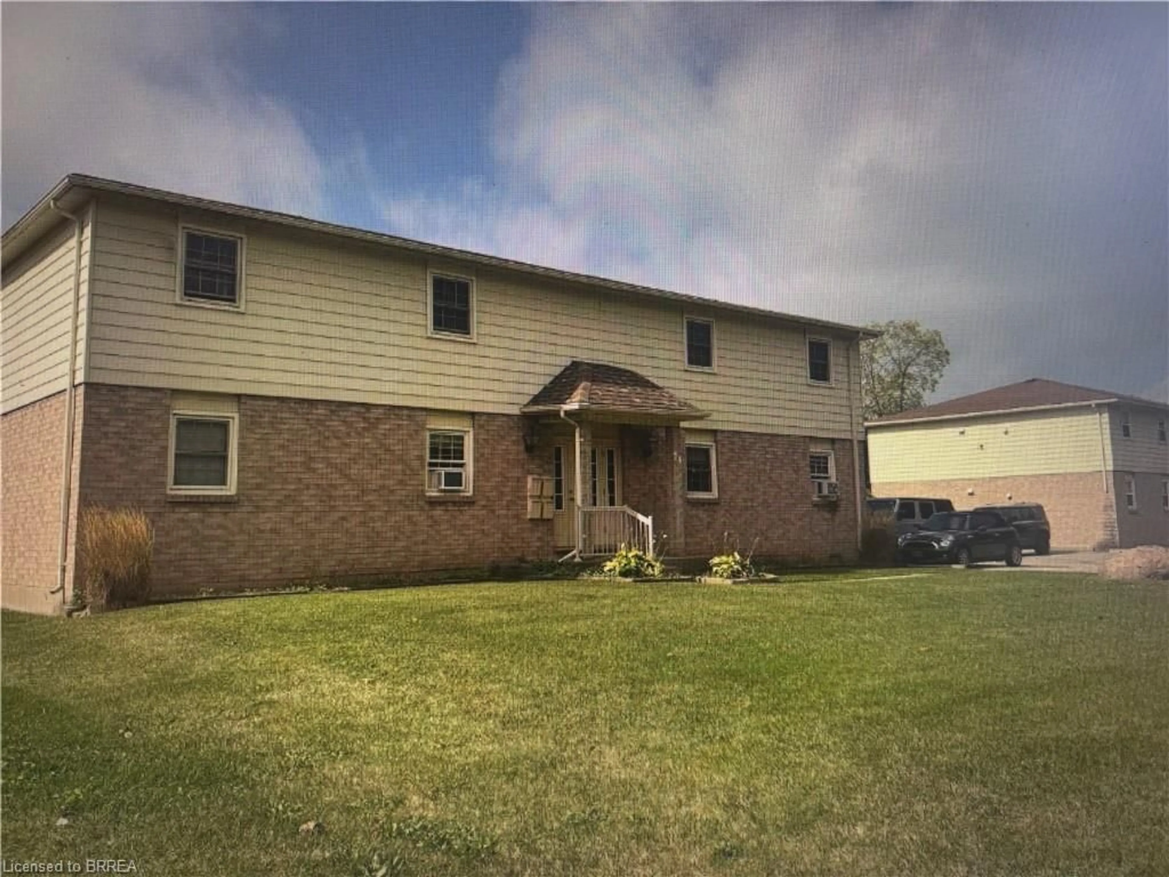 A pic from outside/outdoor area/front of a property/back of a property/a pic from drone, building for 58 Willow St, Paris Ontario N3L 2K5