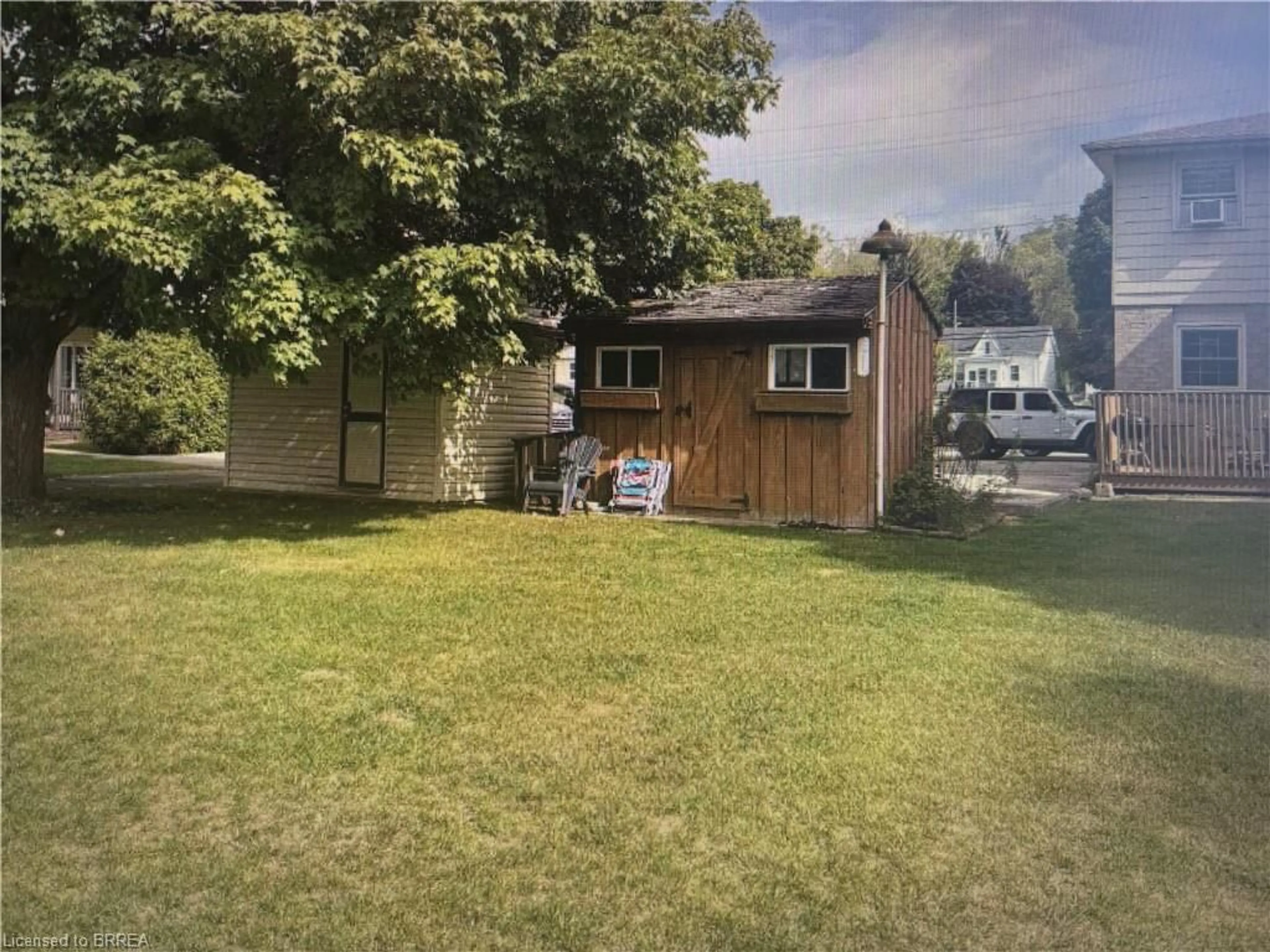 A pic from outside/outdoor area/front of a property/back of a property/a pic from drone, street for 58 Willow St, Paris Ontario N3L 2K5