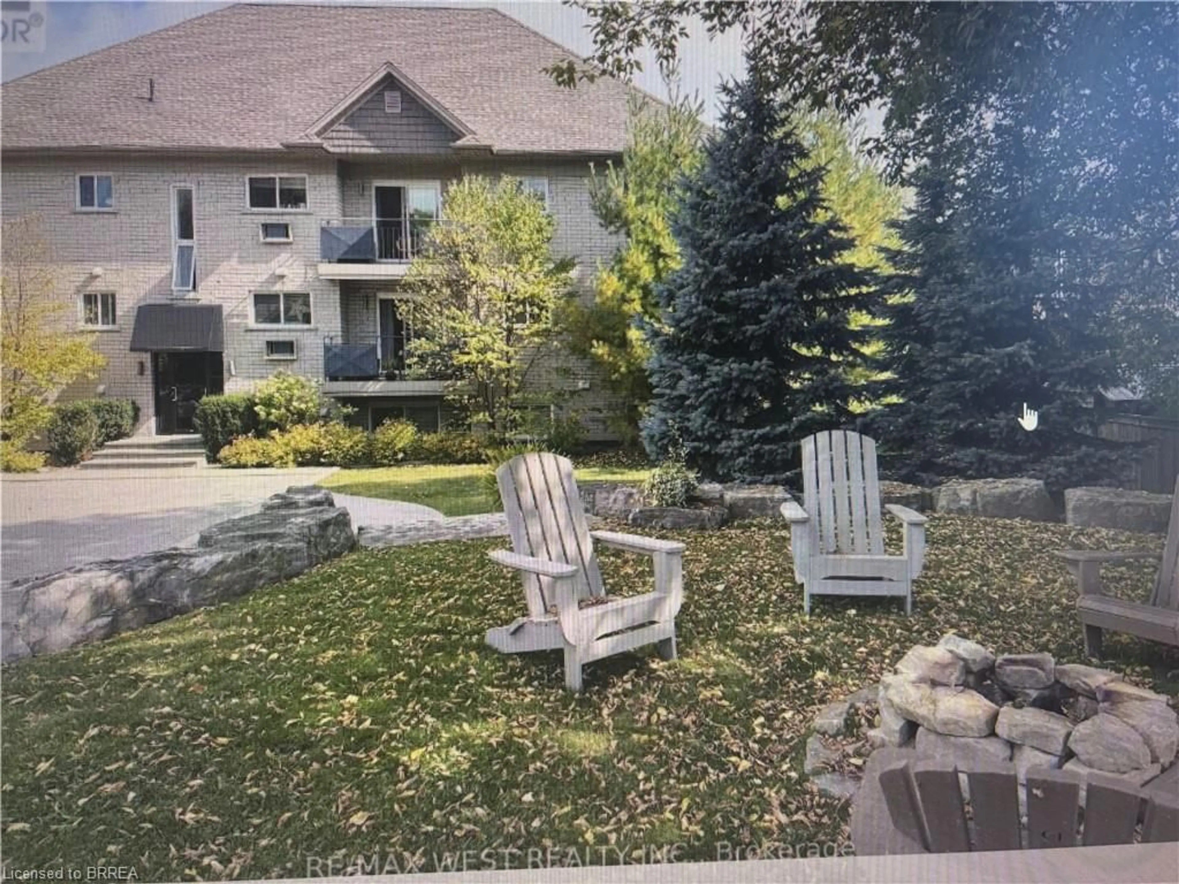 Patio, mountain view for 36 Willow St, Paris Ontario N3L 2K6