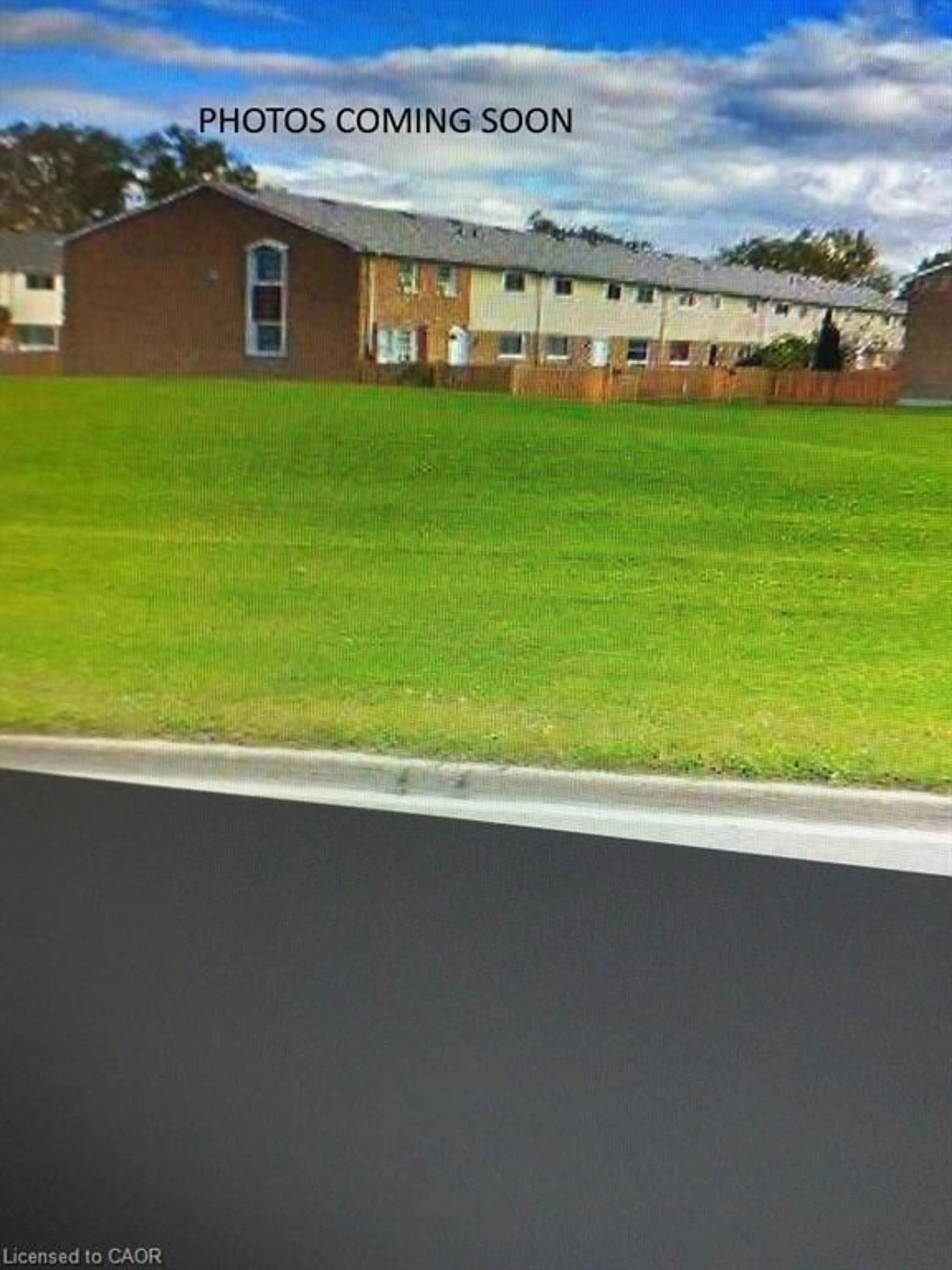 A pic from outside/outdoor area/front of a property/back of a property/a pic from drone, unknown for 11 Tracey Park Dr #2, Belleville Ontario K8P 4R4