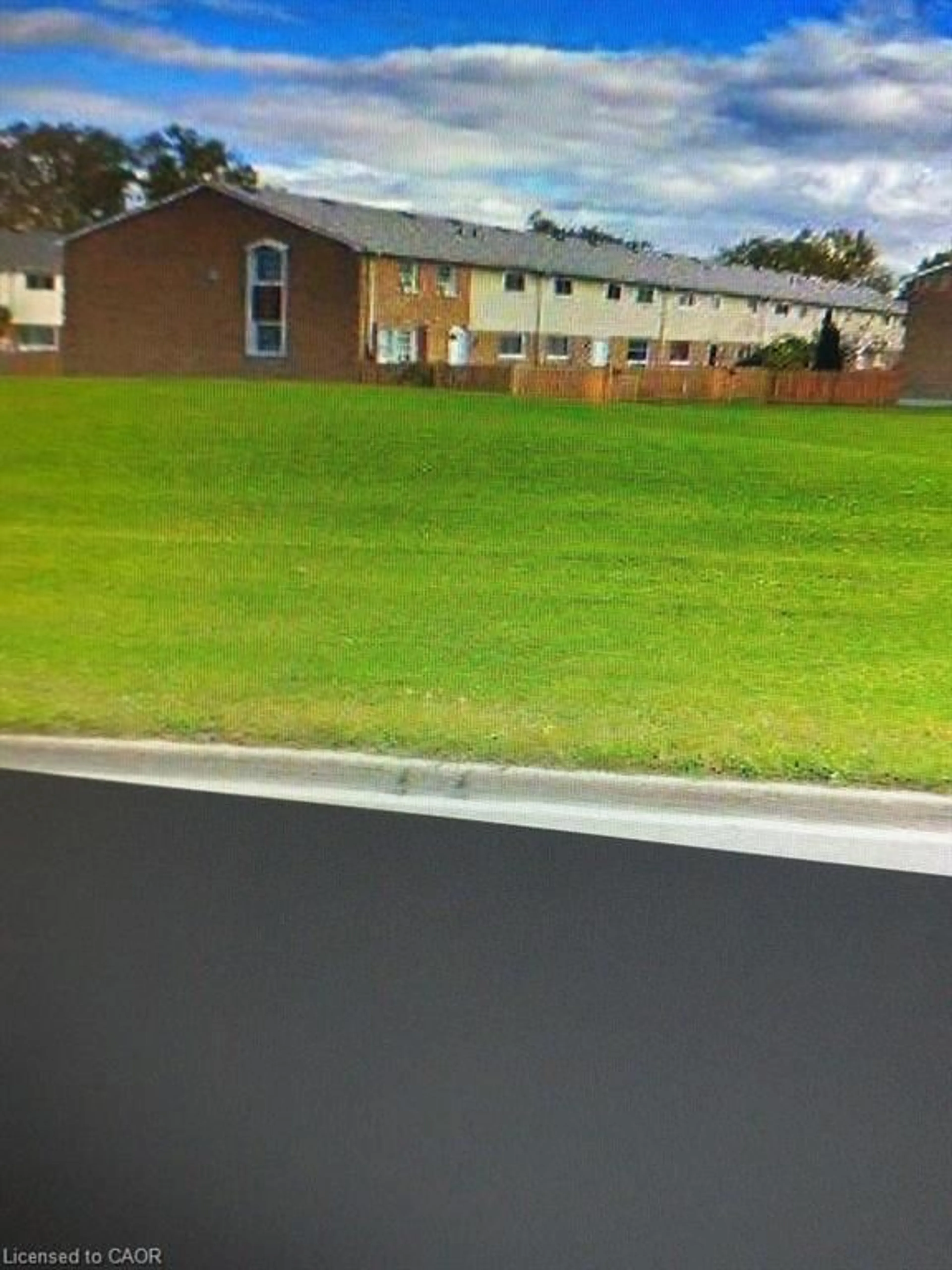 A pic from outside/outdoor area/front of a property/back of a property/a pic from drone, unknown for 11 Tracey Park Dr #2, Belleville Ontario K8P 4R4