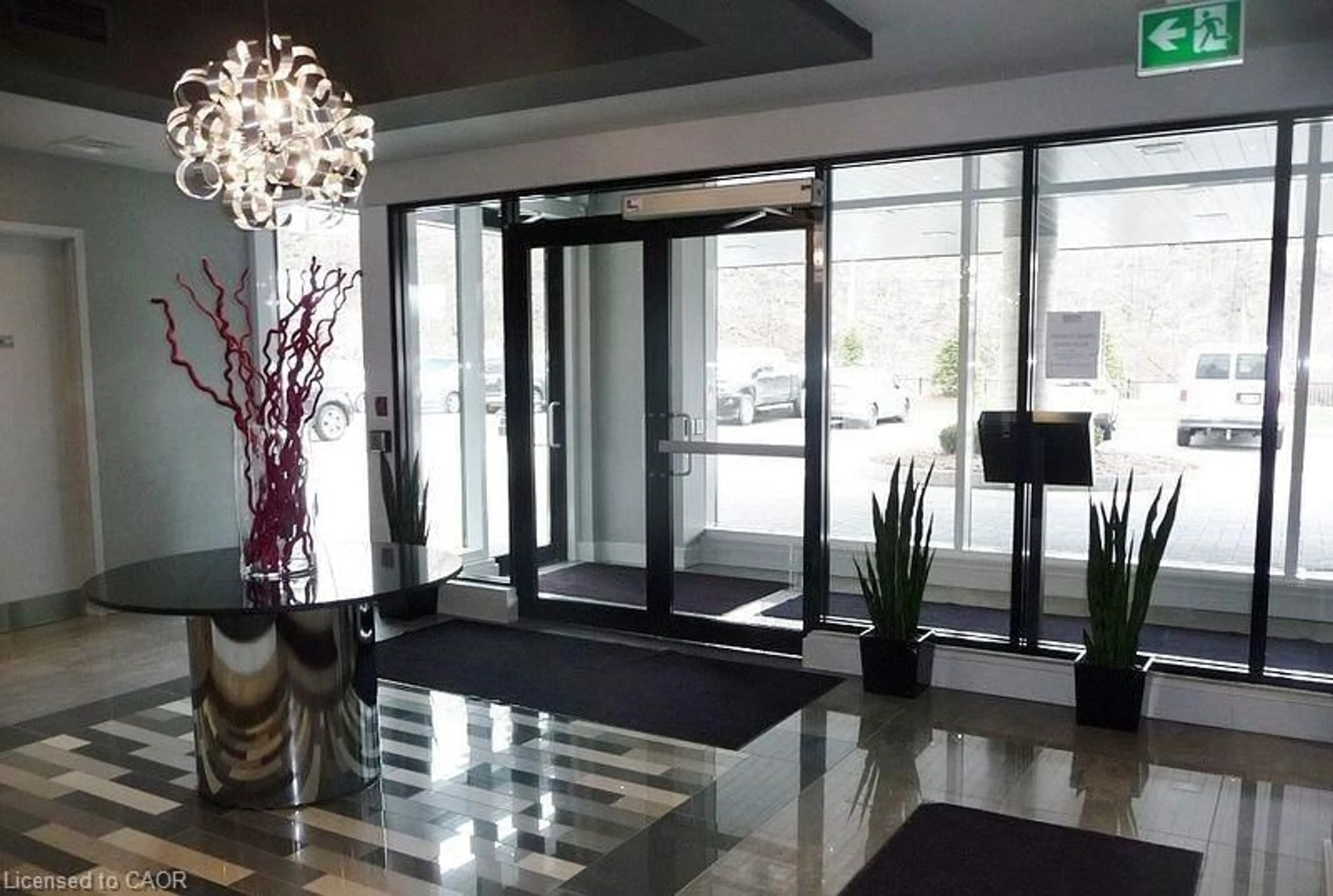 Indoor foyer for 150 Water St #811, Cambridge Ontario N1R 0B5