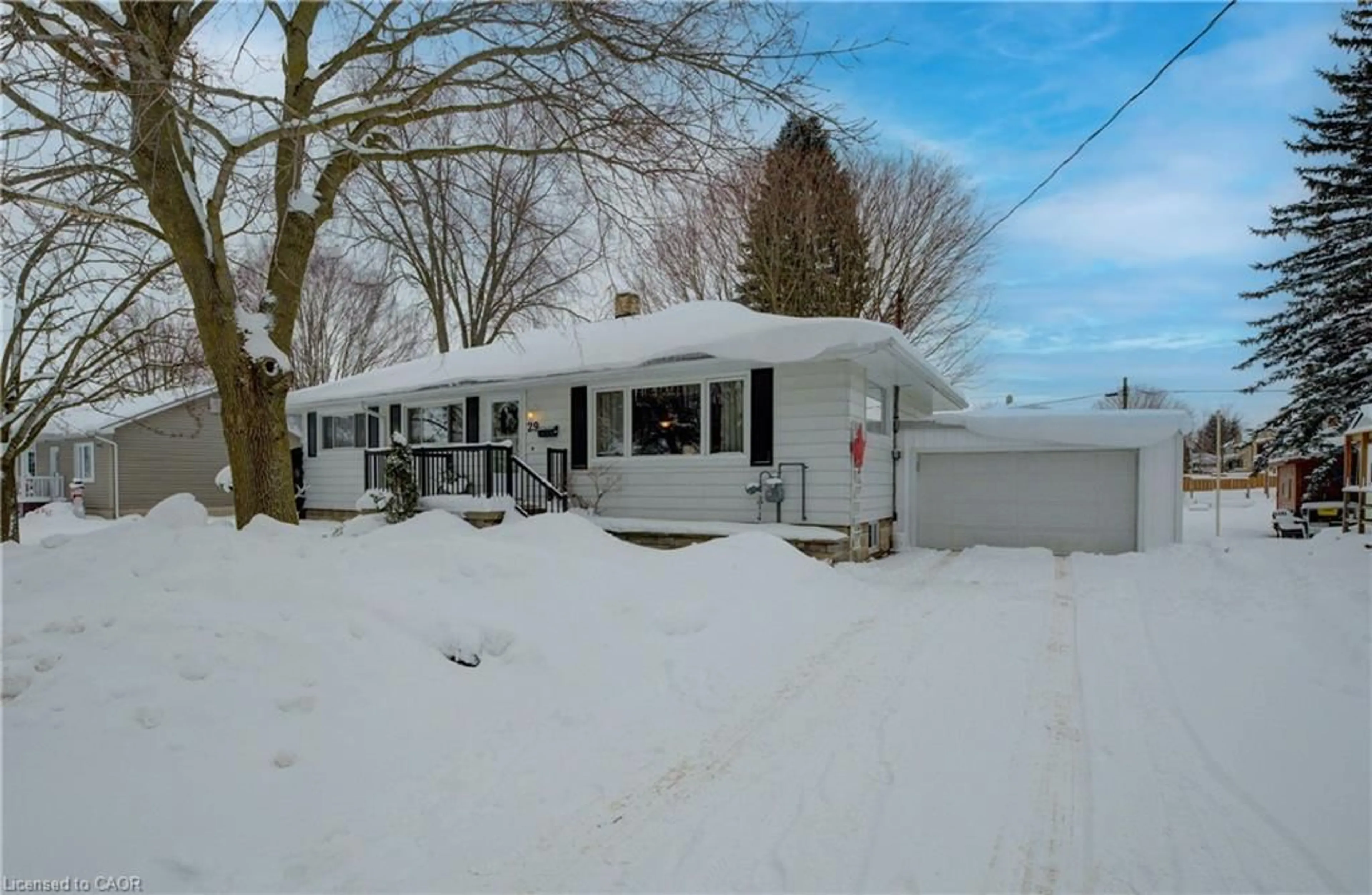 A pic from outside/outdoor area/front of a property/back of a property/a pic from drone, street for 29 King St, Harriston Ontario N0G 1Z0