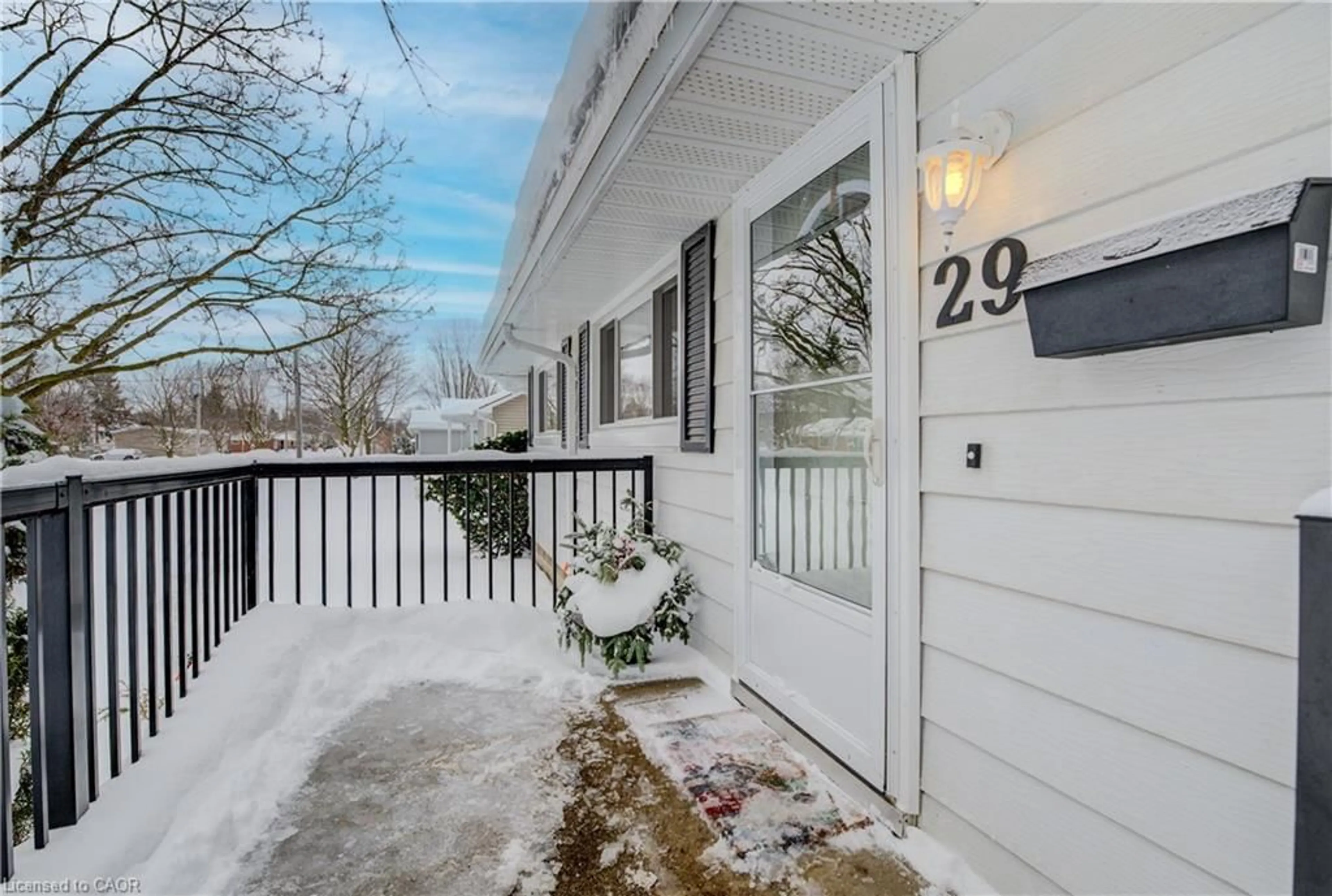 Indoor entryway for 29 King St, Harriston Ontario N0G 1Z0