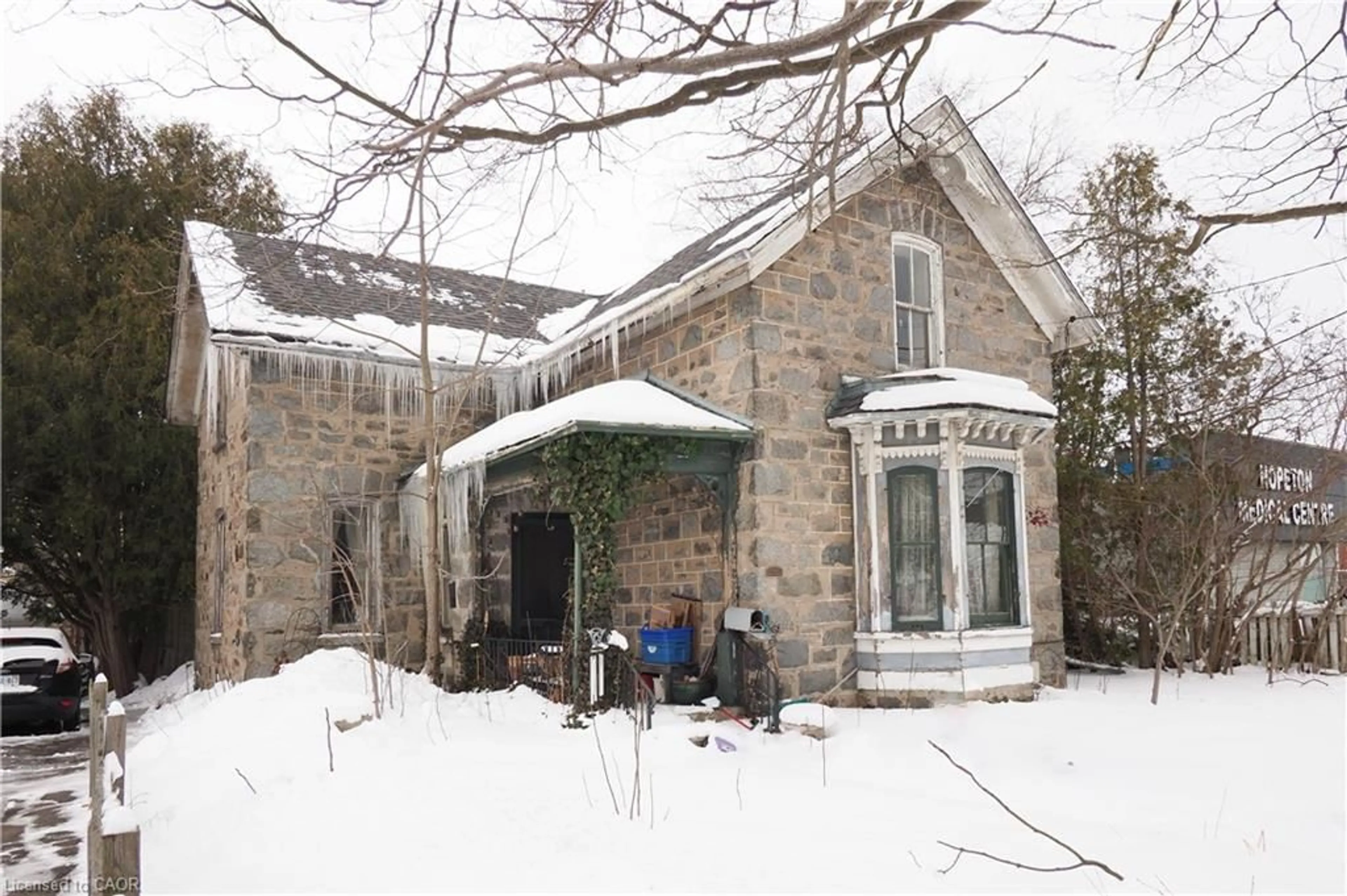 Patio, building for 42 Hopeton St, Cambridge Ontario N1R 3T3