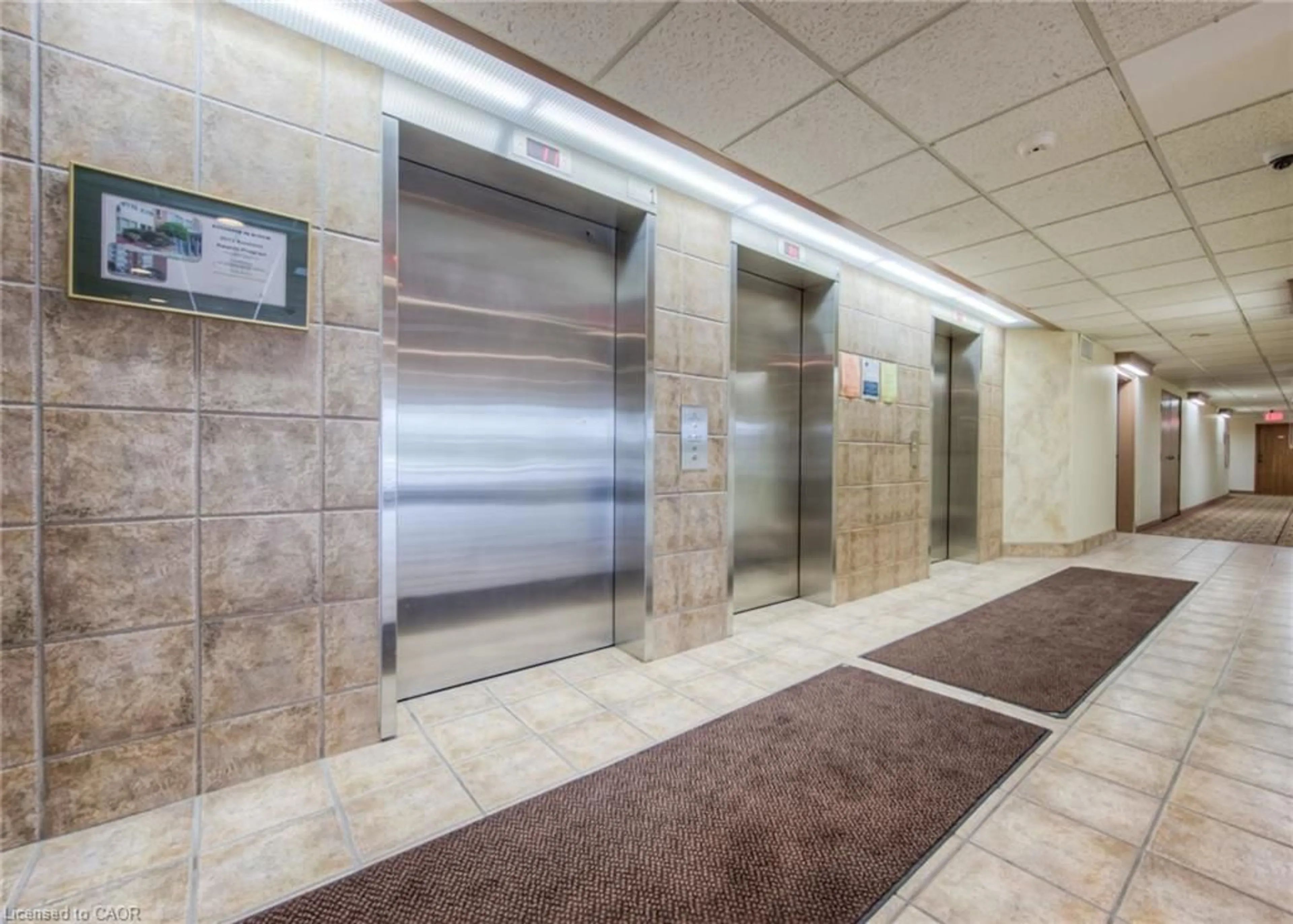 Indoor foyer for 55 Green Valley Dr #1207, Kitchener Ontario N2P 1Z6
