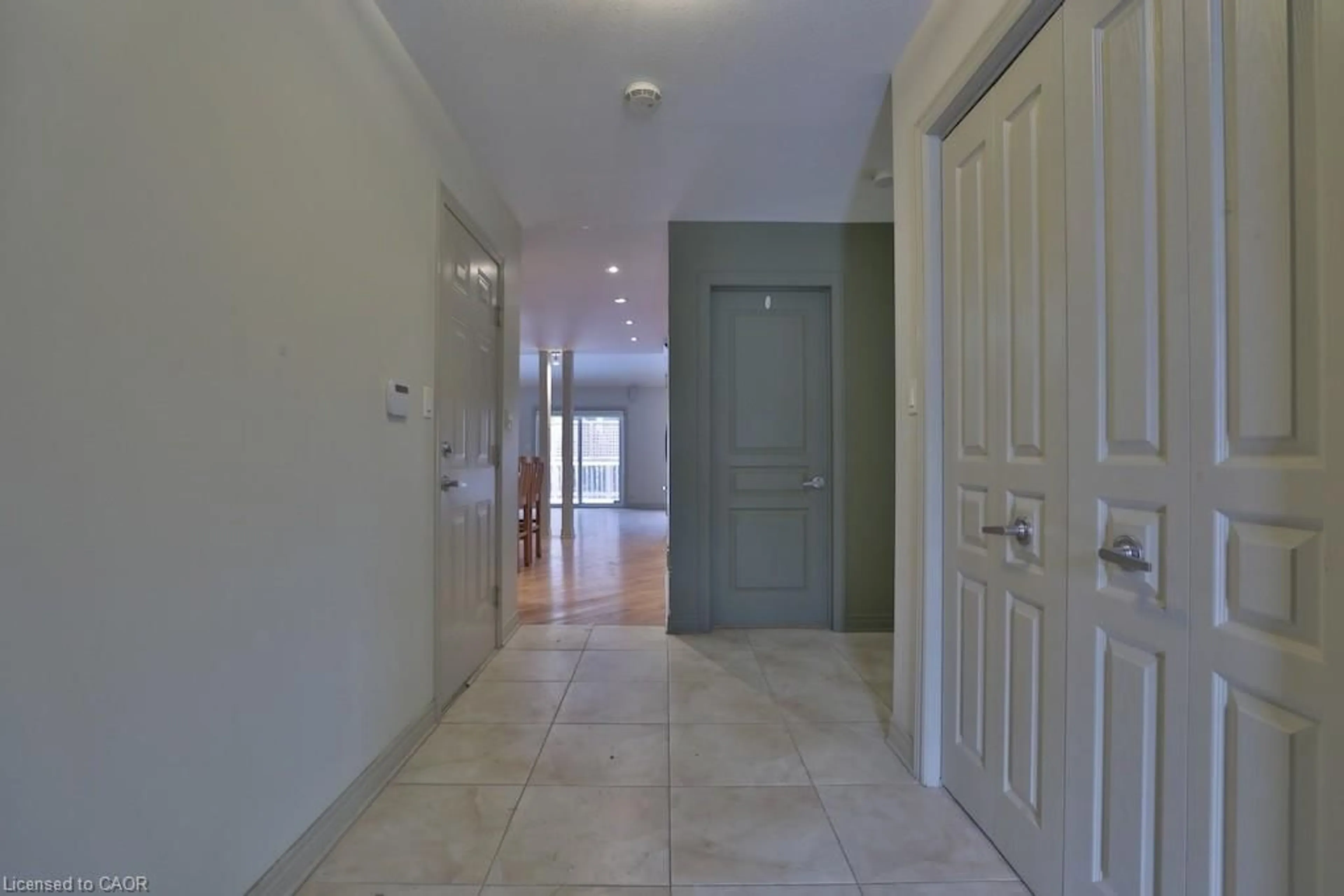 Indoor foyer for 7 Gibson Pl #21, St. Catharines Ontario L2R 0A3