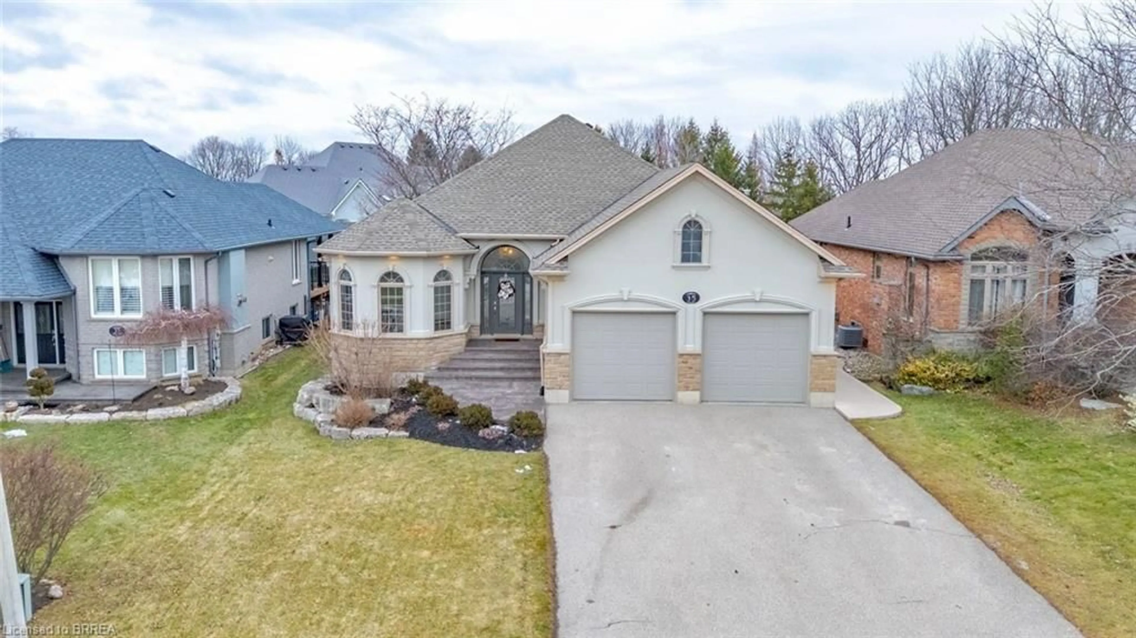 A pic from outside/outdoor area/front of a property/back of a property/a pic from drone, street for 35 Long Lane, Paris Ontario N3L 4E9