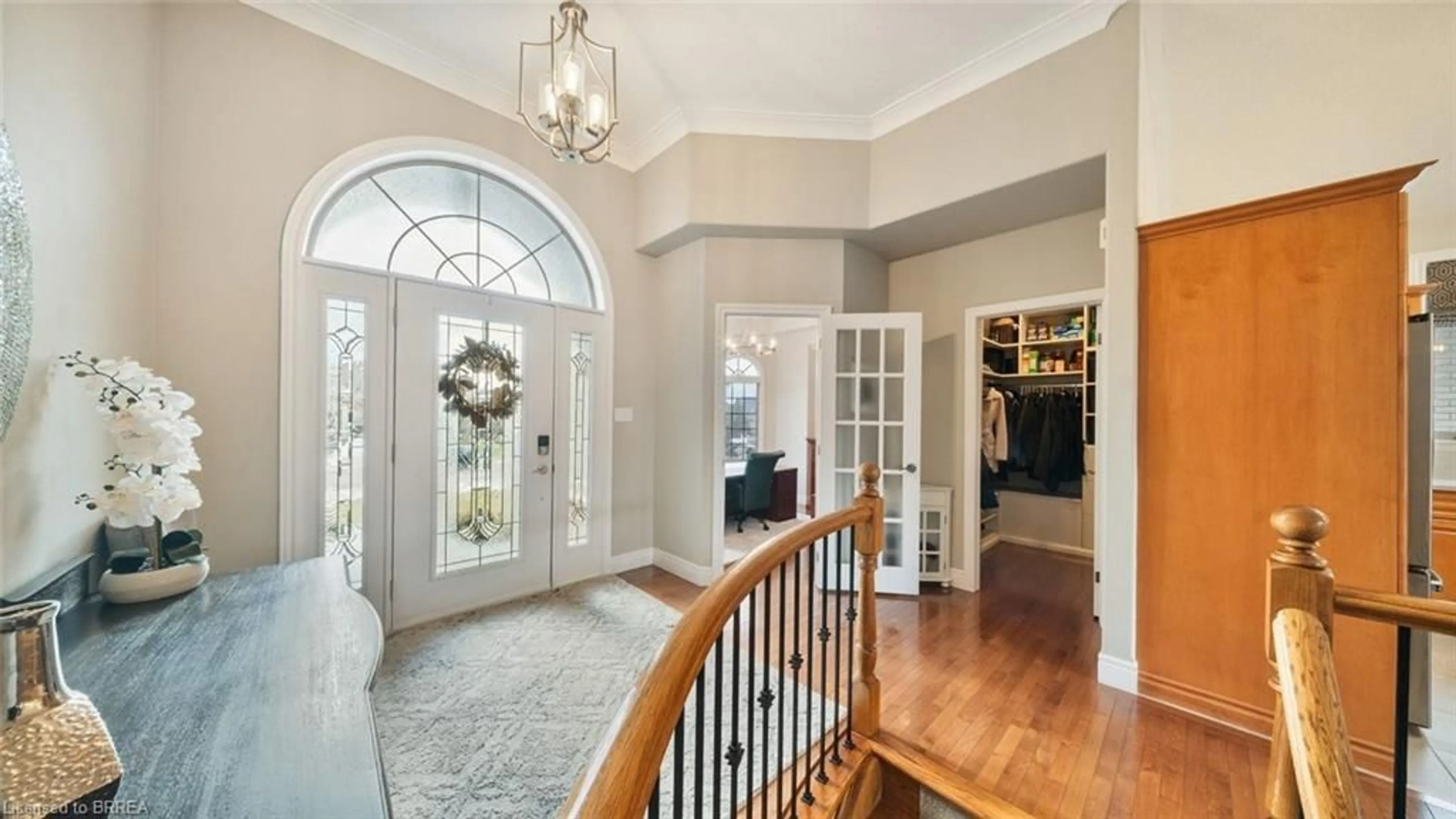 Indoor entryway for 35 Long Lane, Paris Ontario N3L 4E9