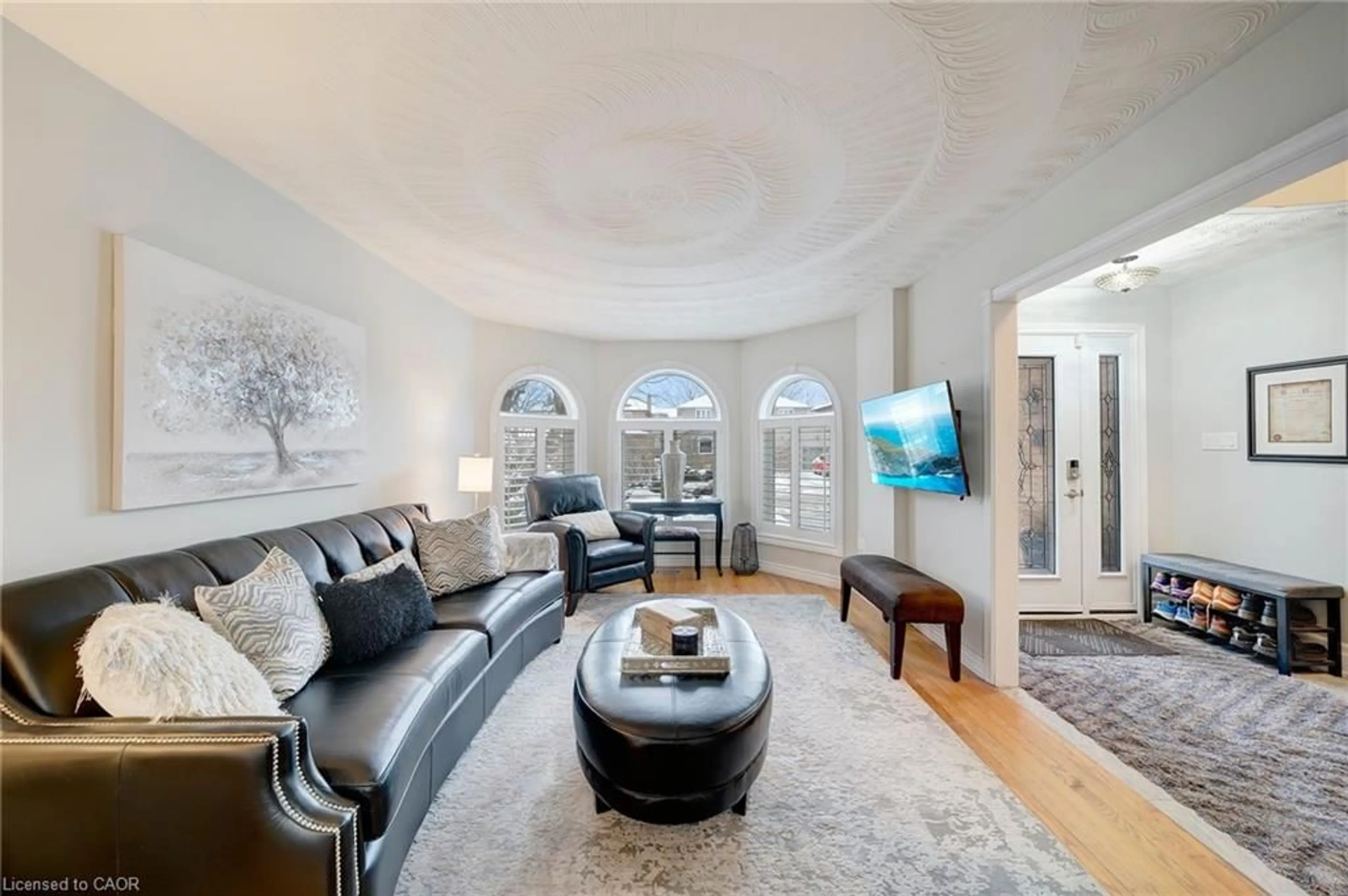 Living room with furniture, unknown for 22 Caswell Dr, Hamilton Ontario L9C 7N2