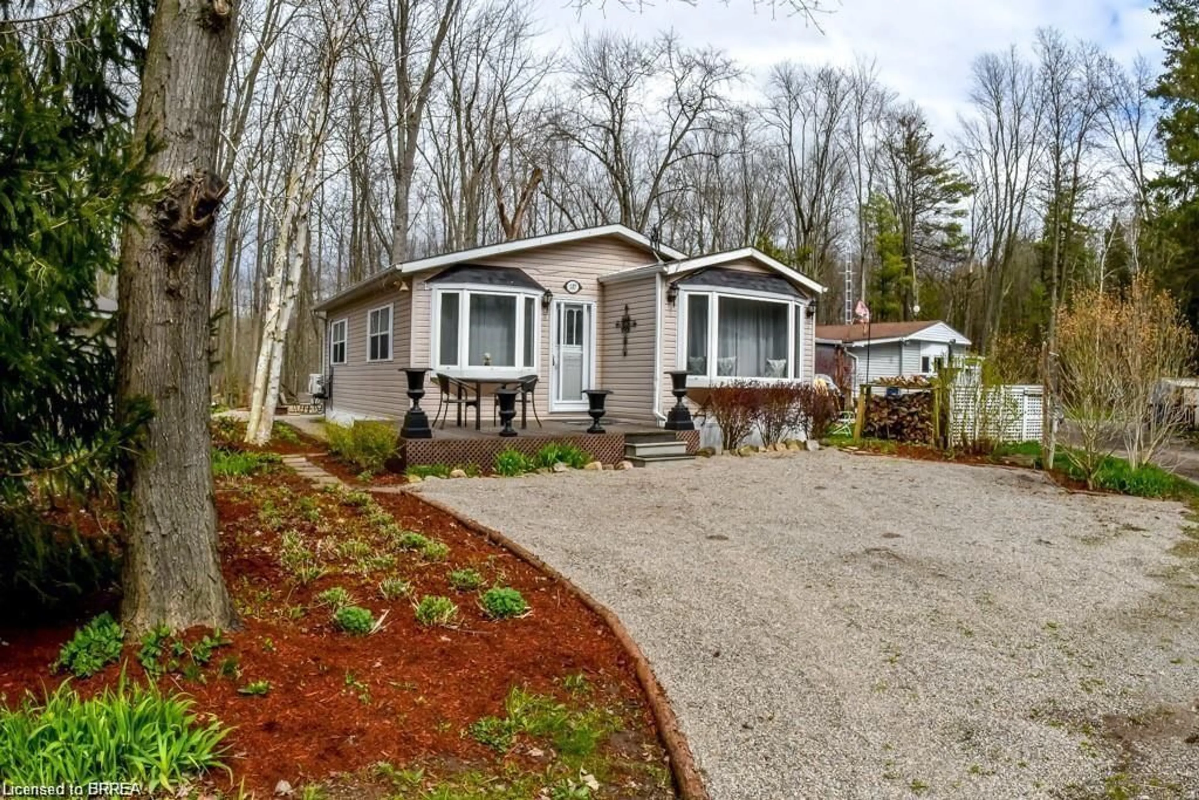 Home with vinyl exterior material, street for 107 Rodeo Rd, Flamborough Ontario N0B 2J0