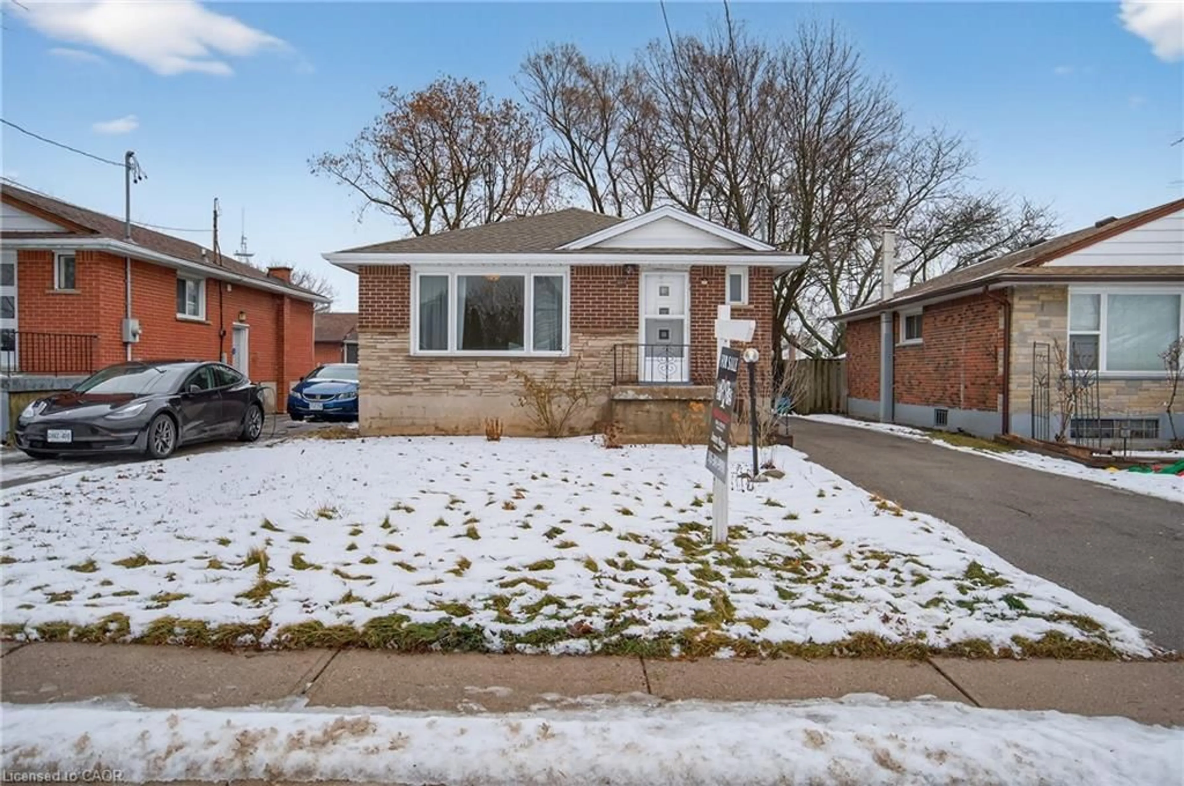Home with brick exterior material, street for 399 East 15th St, Hamilton Ontario L9A 4G9