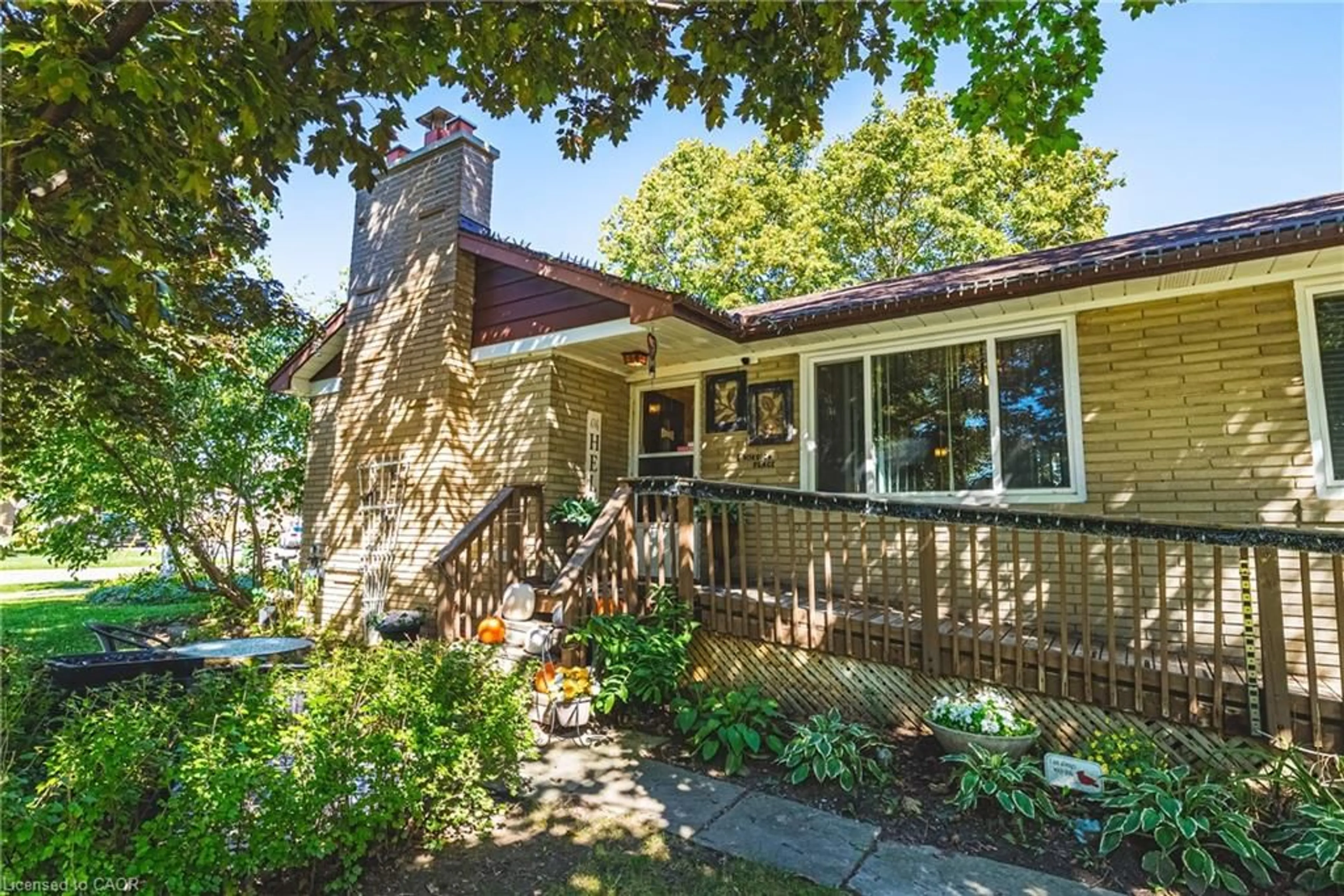 Patio, street for 1 Norwich Pl, Etobicoke Ontario M9V 2Y9