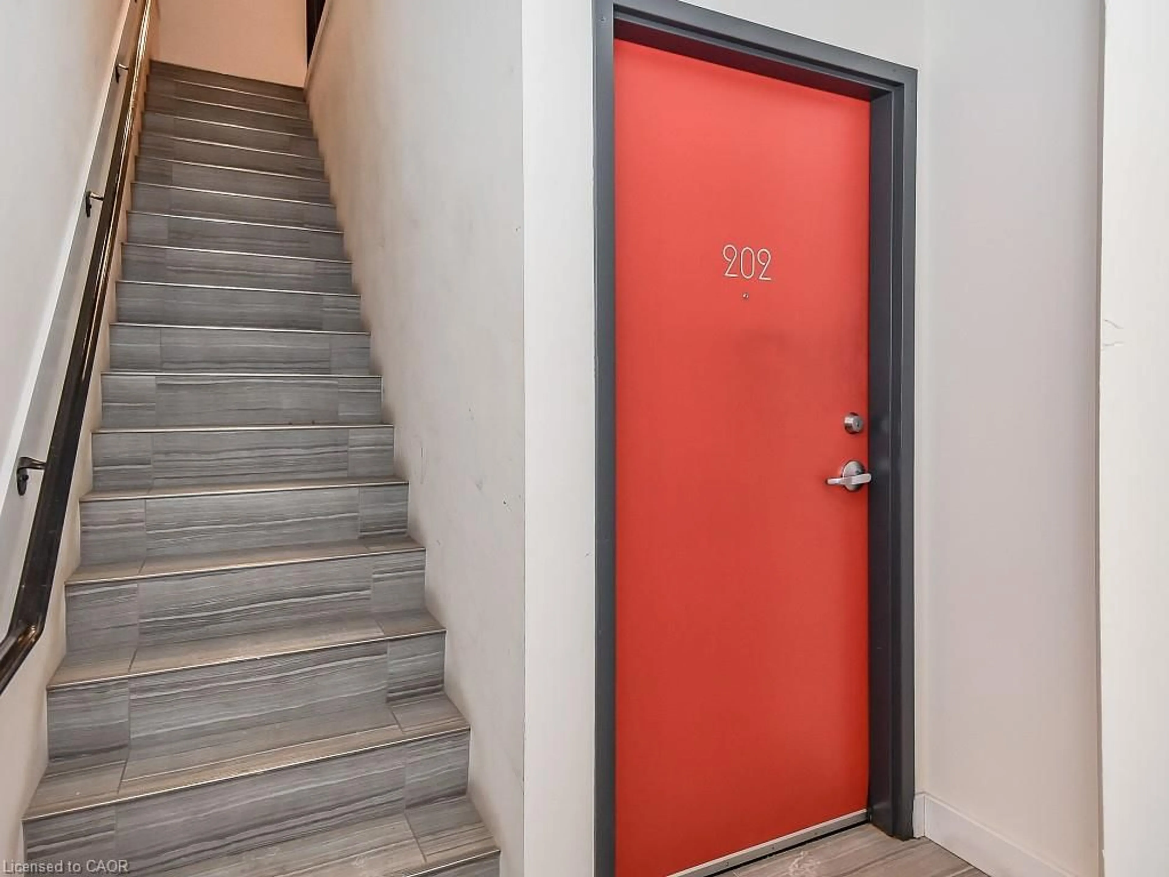 Indoor foyer for 30 Main St, Cambridge Ontario N1R 1V4