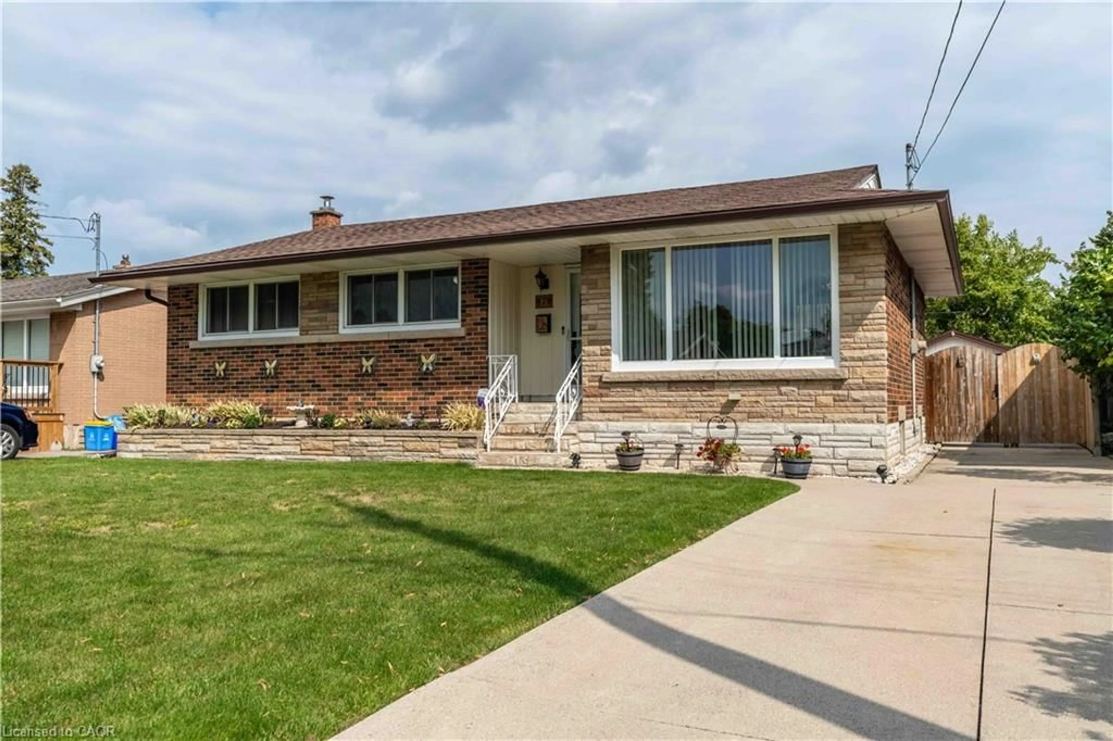 Home with brick exterior material, street for 7 Kenwood Cres, Hamilton Ontario L8T 1W3