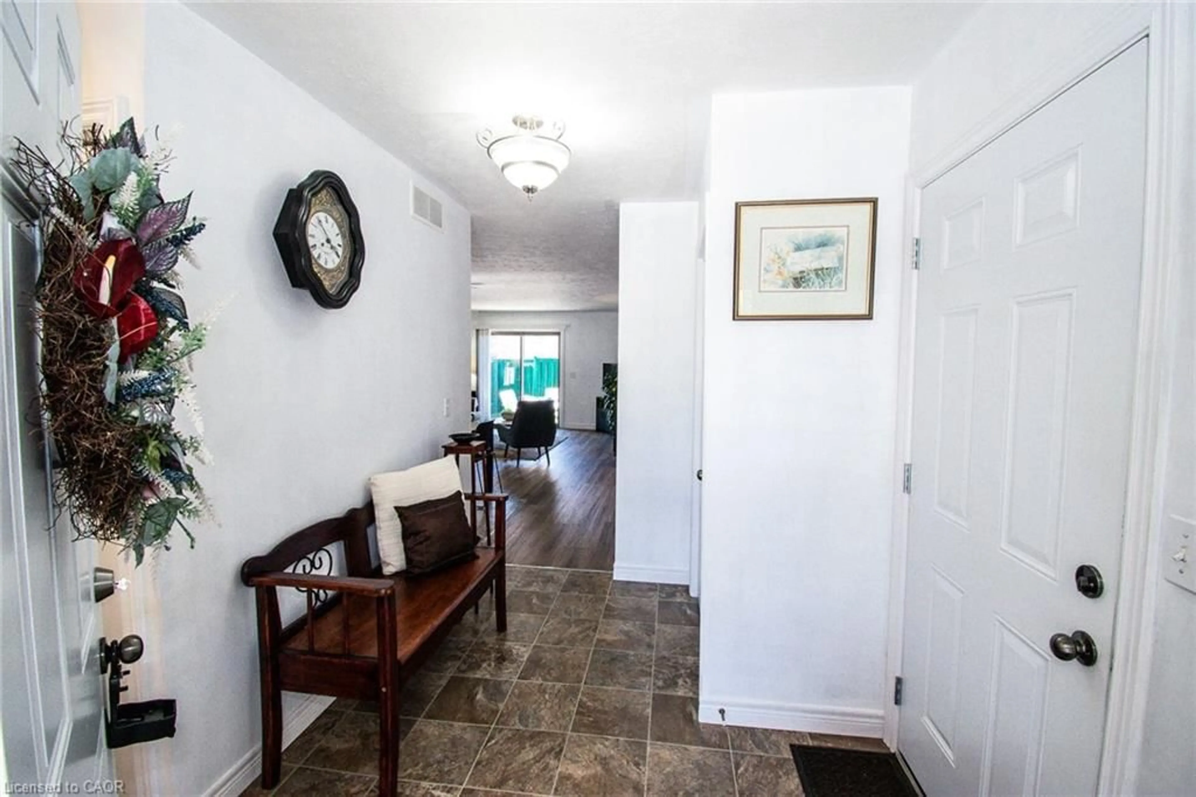 Indoor entryway for 108 Forest St, Dunnville Ontario N1A 1N8