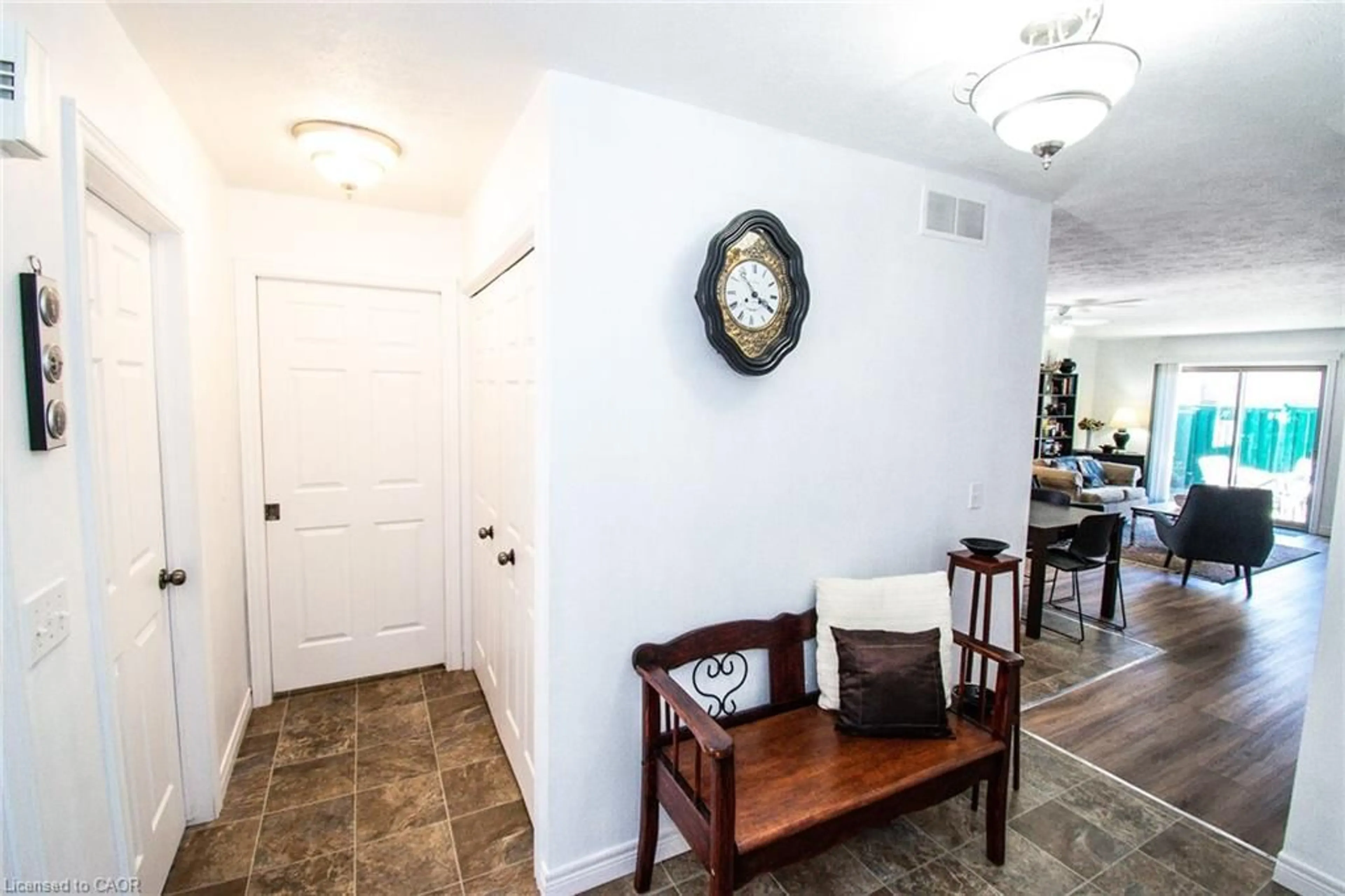 Indoor entryway for 108 Forest St, Dunnville Ontario N1A 1N8