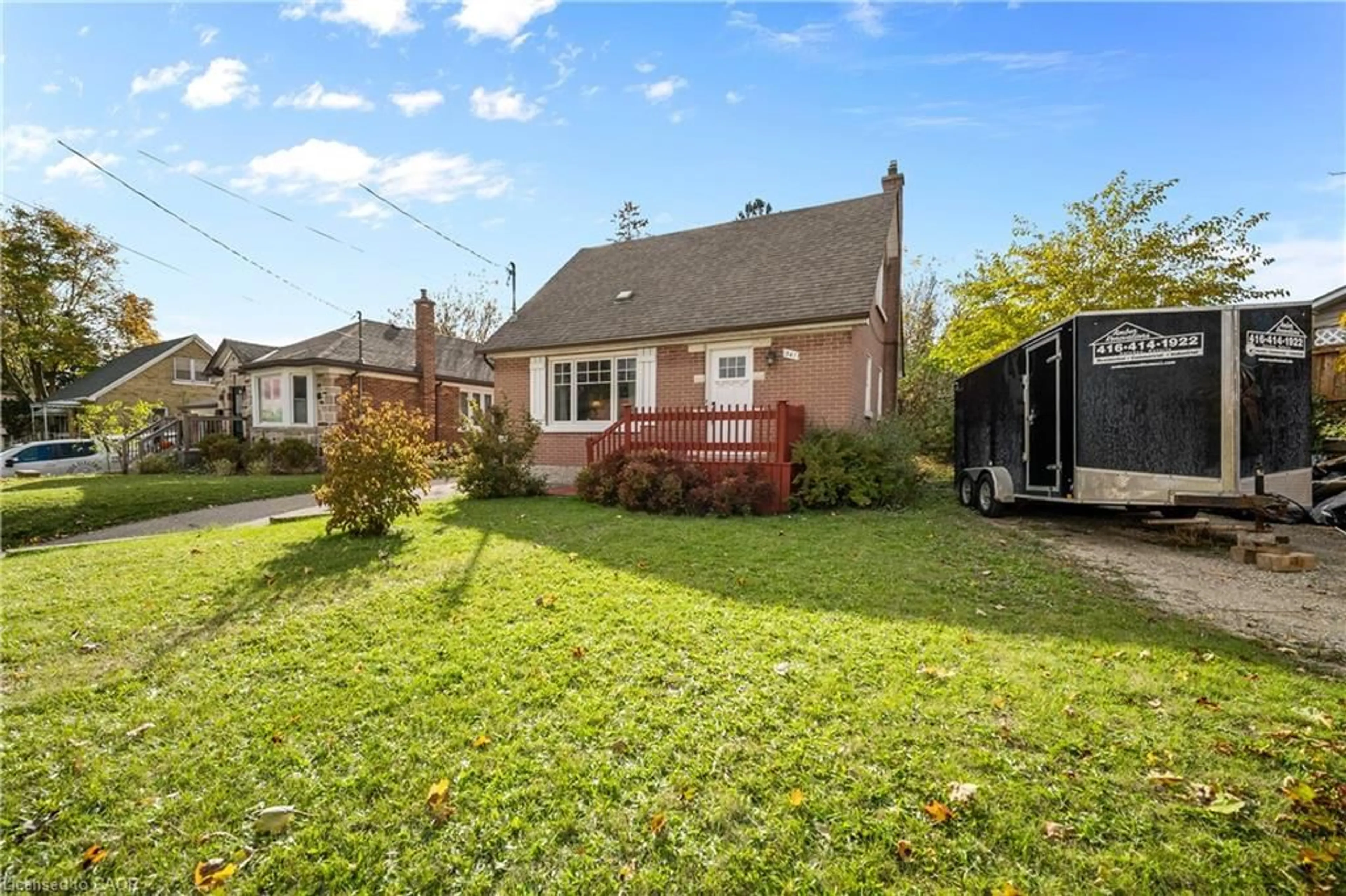 A pic from outside/outdoor area/front of a property/back of a property/a pic from drone, street for 541 Courtland Ave, Kitchener Ontario N2G 2W9