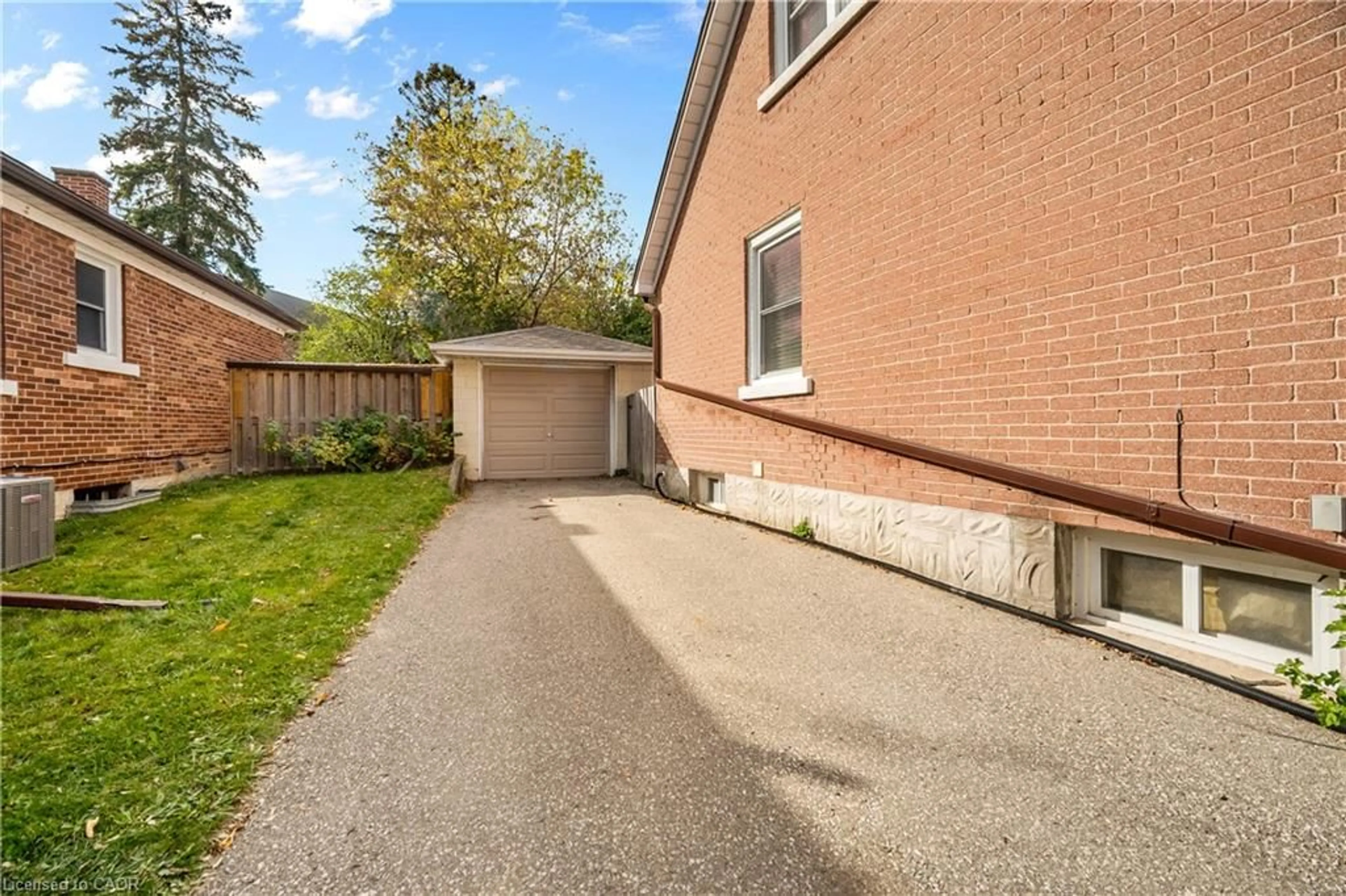 Patio, street for 541 Courtland Ave, Kitchener Ontario N2G 2W9