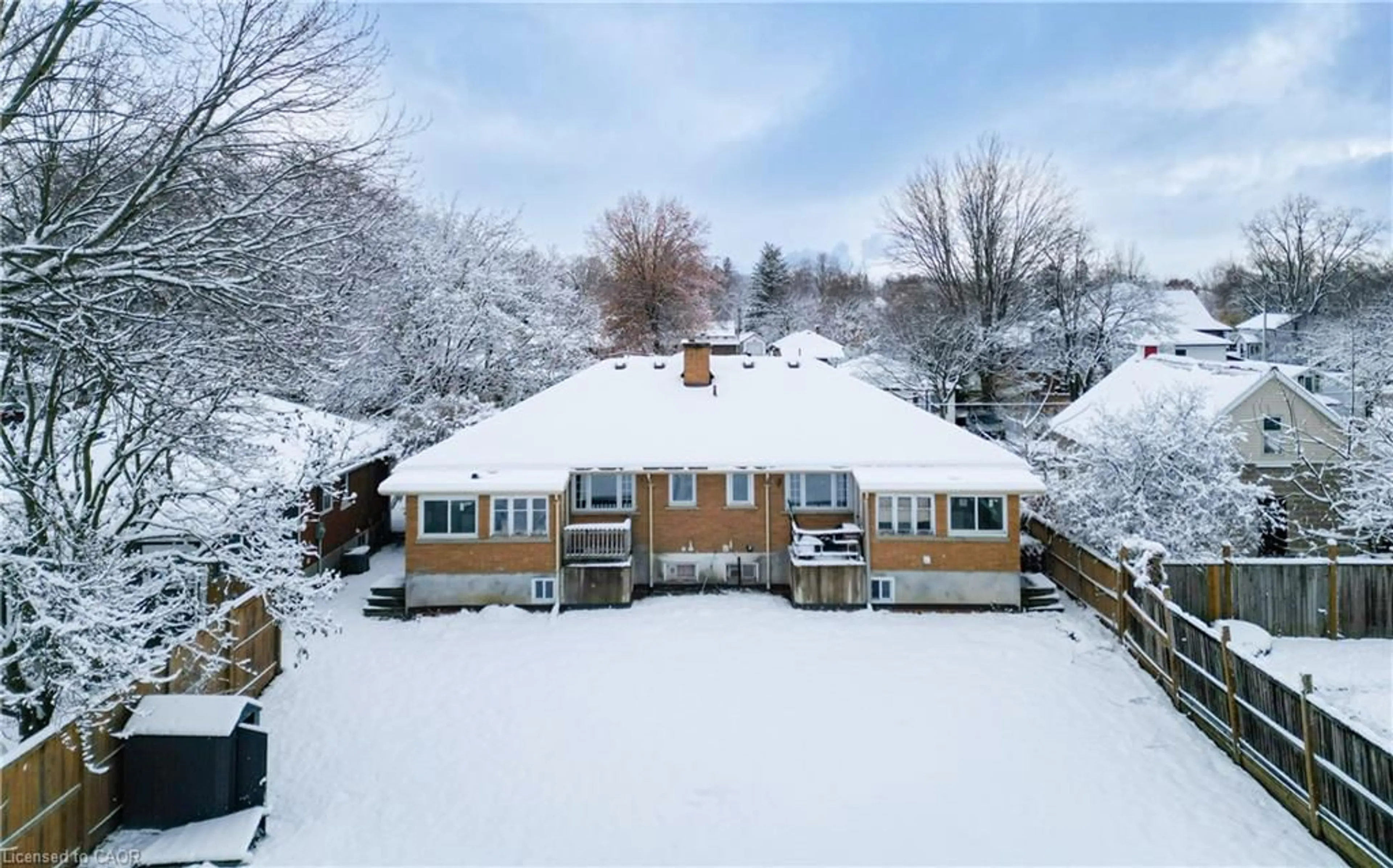 A pic from outside/outdoor area/front of a property/back of a property/a pic from drone, unknown for 104 South St, Aylmer Ontario N5H 1P8