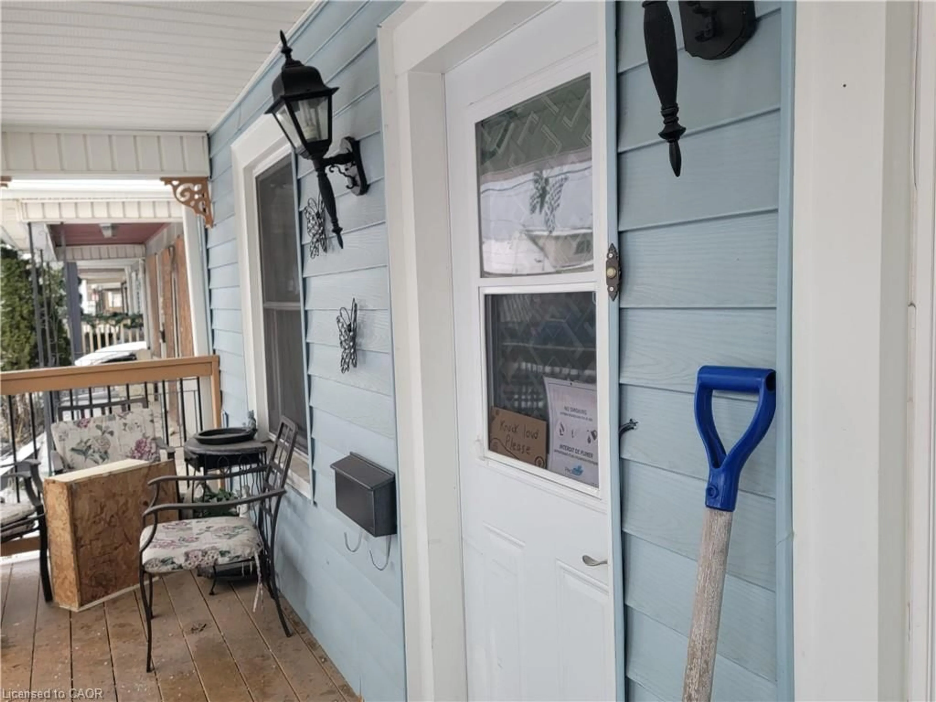 Indoor entryway for 6 Cluny Ave, Hamilton Ontario L8L 3H8