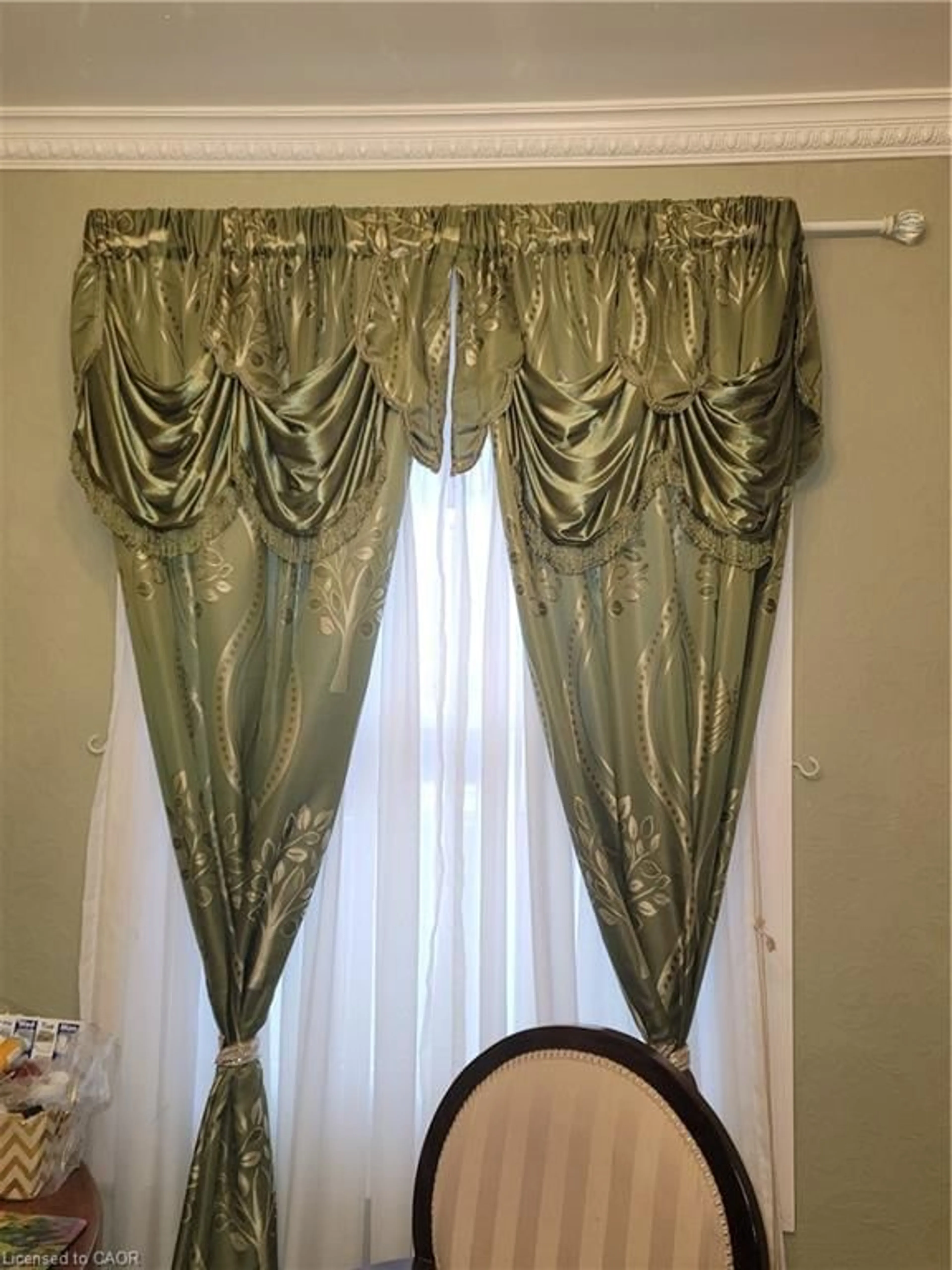 A pic of a room for 6 Cluny Ave, Hamilton Ontario L8L 3H8