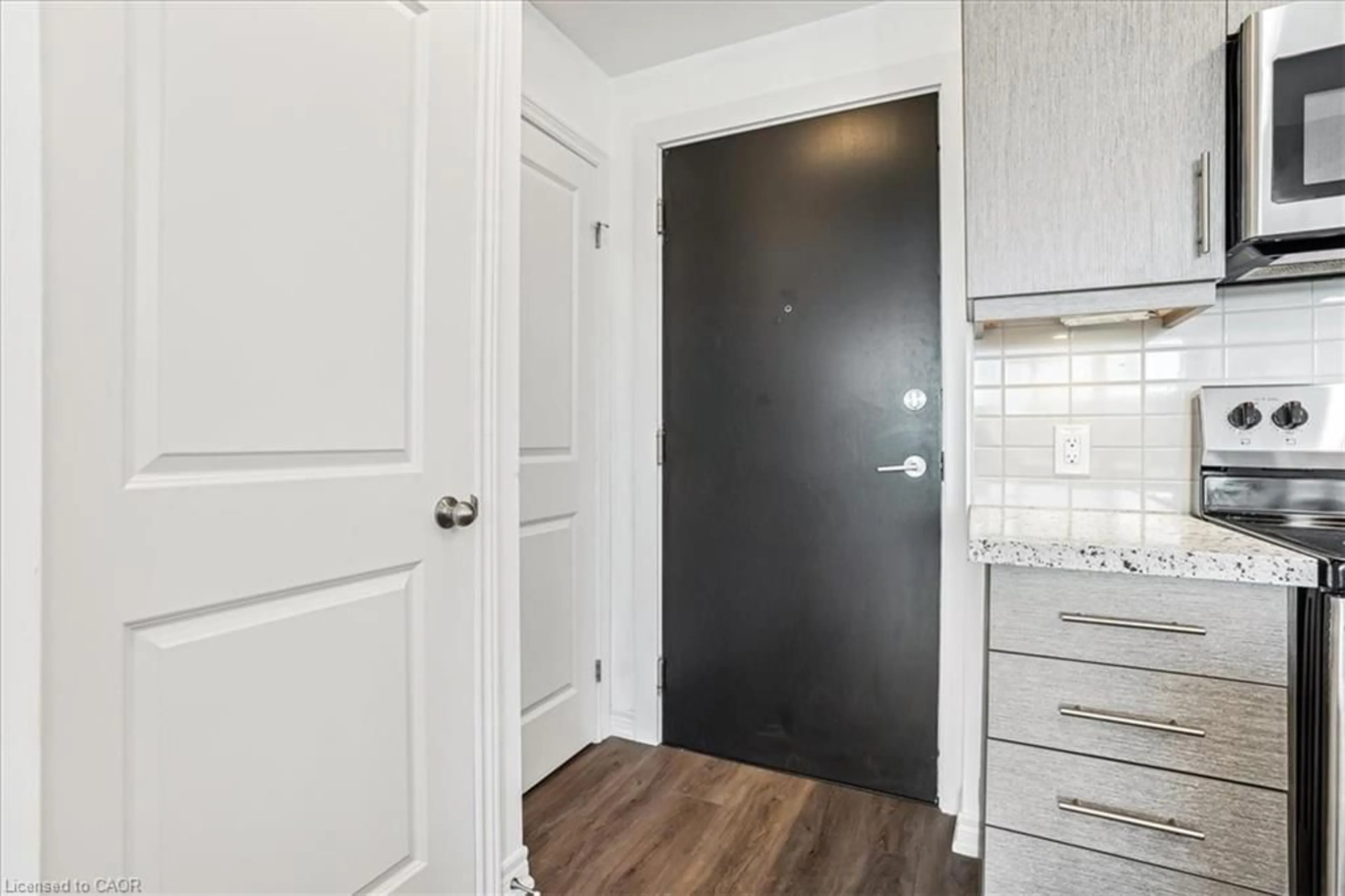 Indoor entryway for 2750 King St #508, Hamilton Ontario L8G 0B8