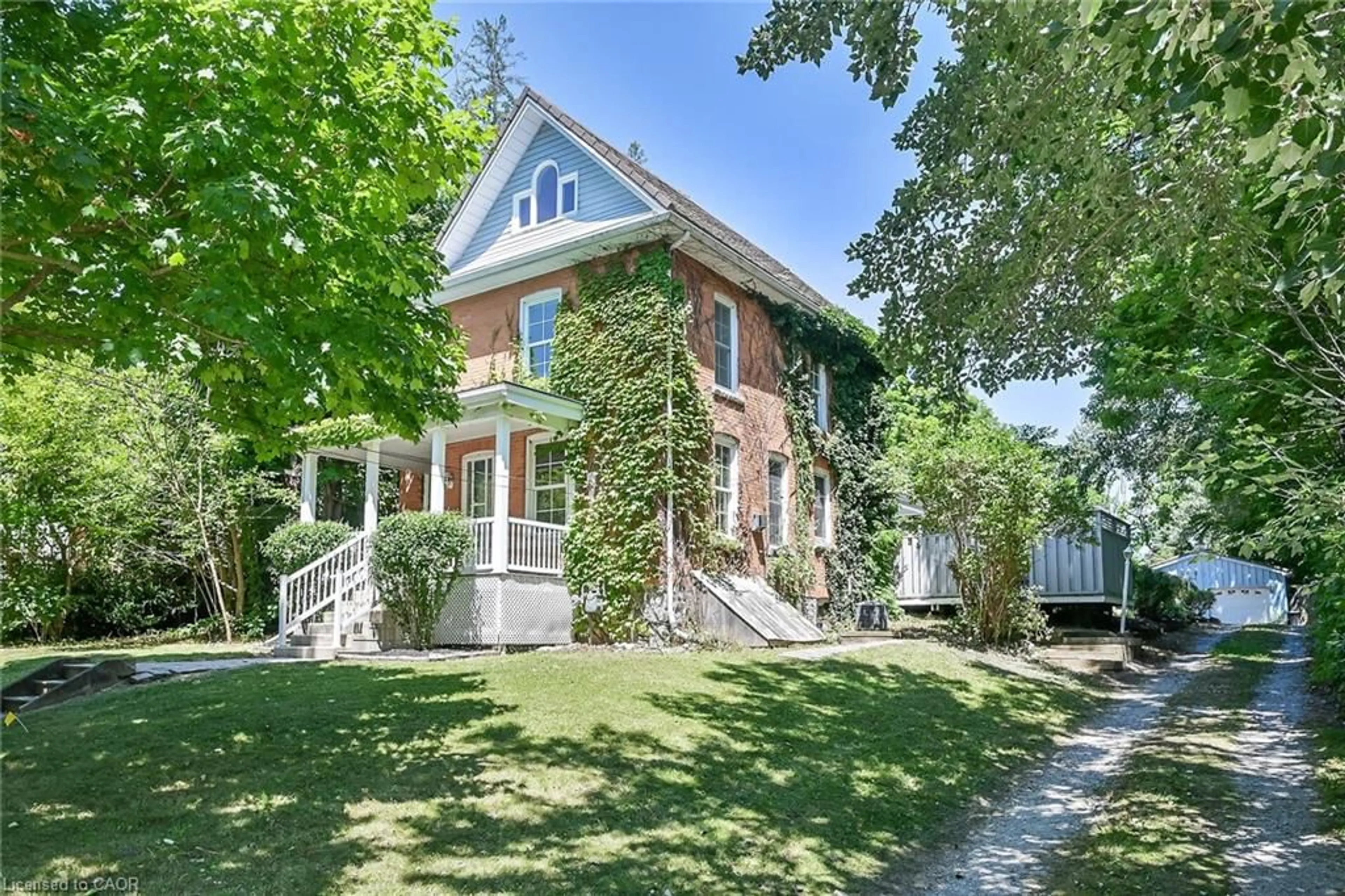 Home with brick exterior material, street for 94 Sutherland St, Caledonia Ontario N3W 1B4