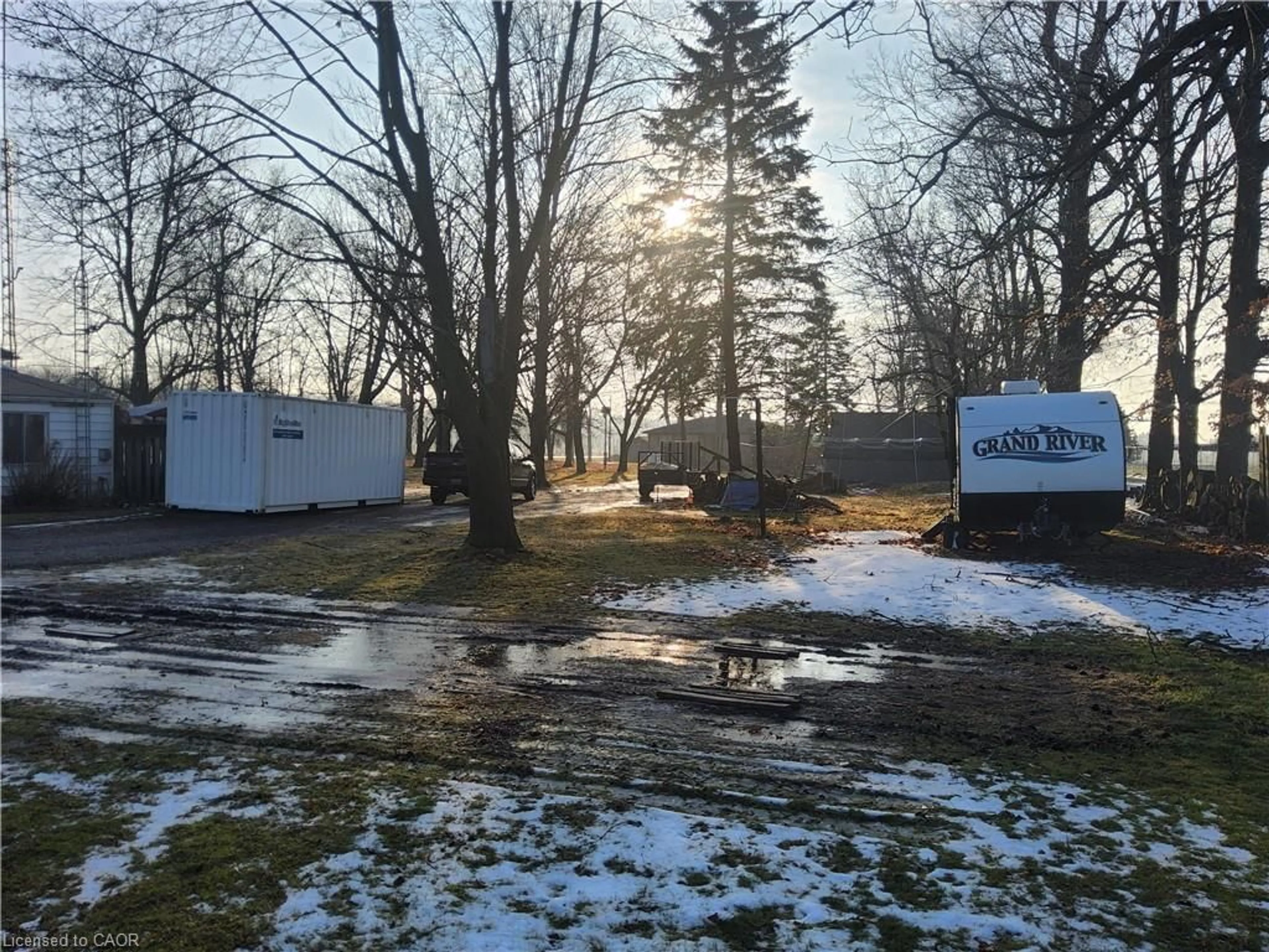 A pic from outside/outdoor area/front of a property/back of a property/a pic from drone, street for 740 Hillcrest Rd, Simcoe Ontario N3Y 4K1