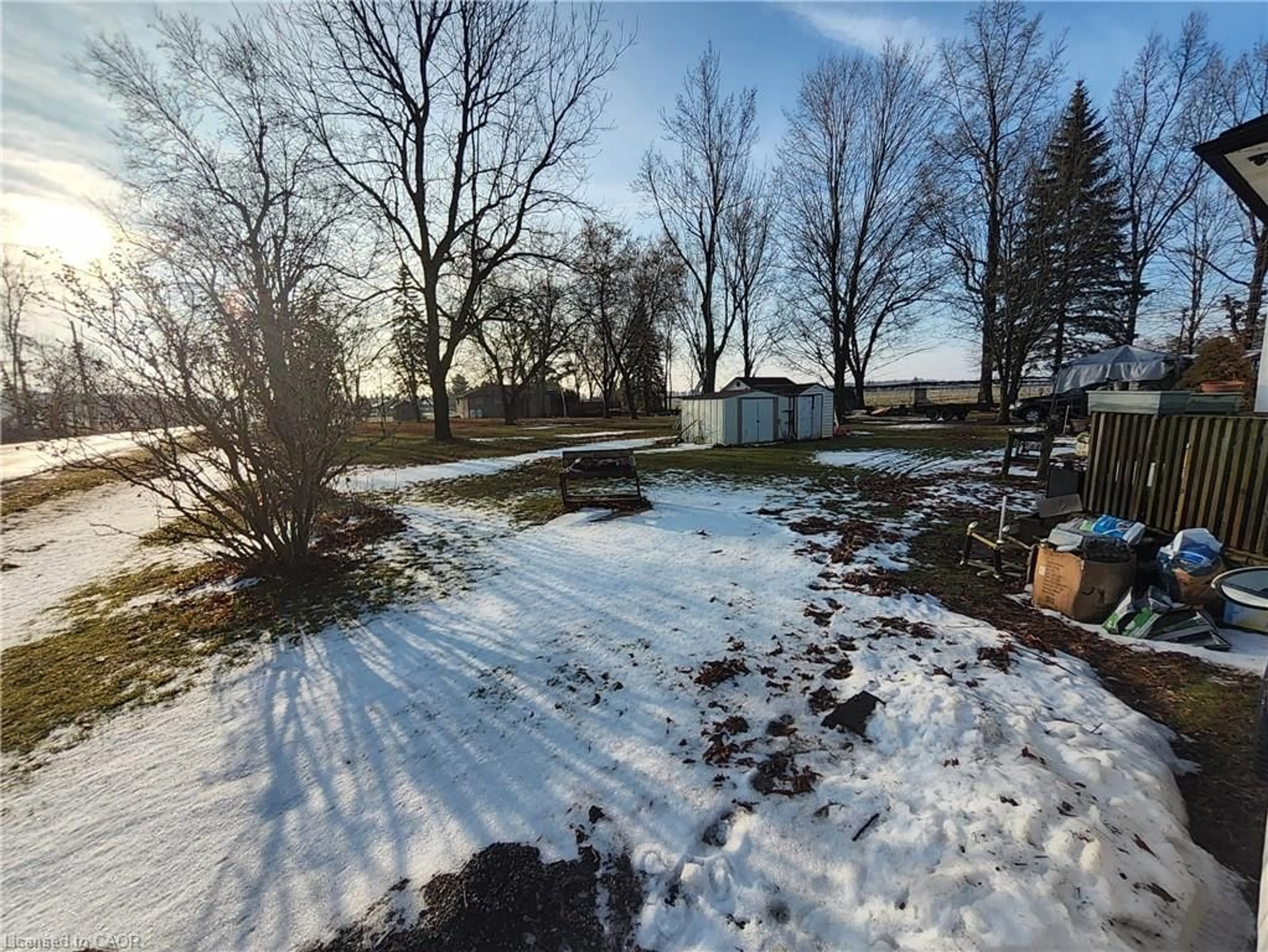 A pic from outside/outdoor area/front of a property/back of a property/a pic from drone, unknown for 740 Hillcrest Rd, Simcoe Ontario N3Y 4K1