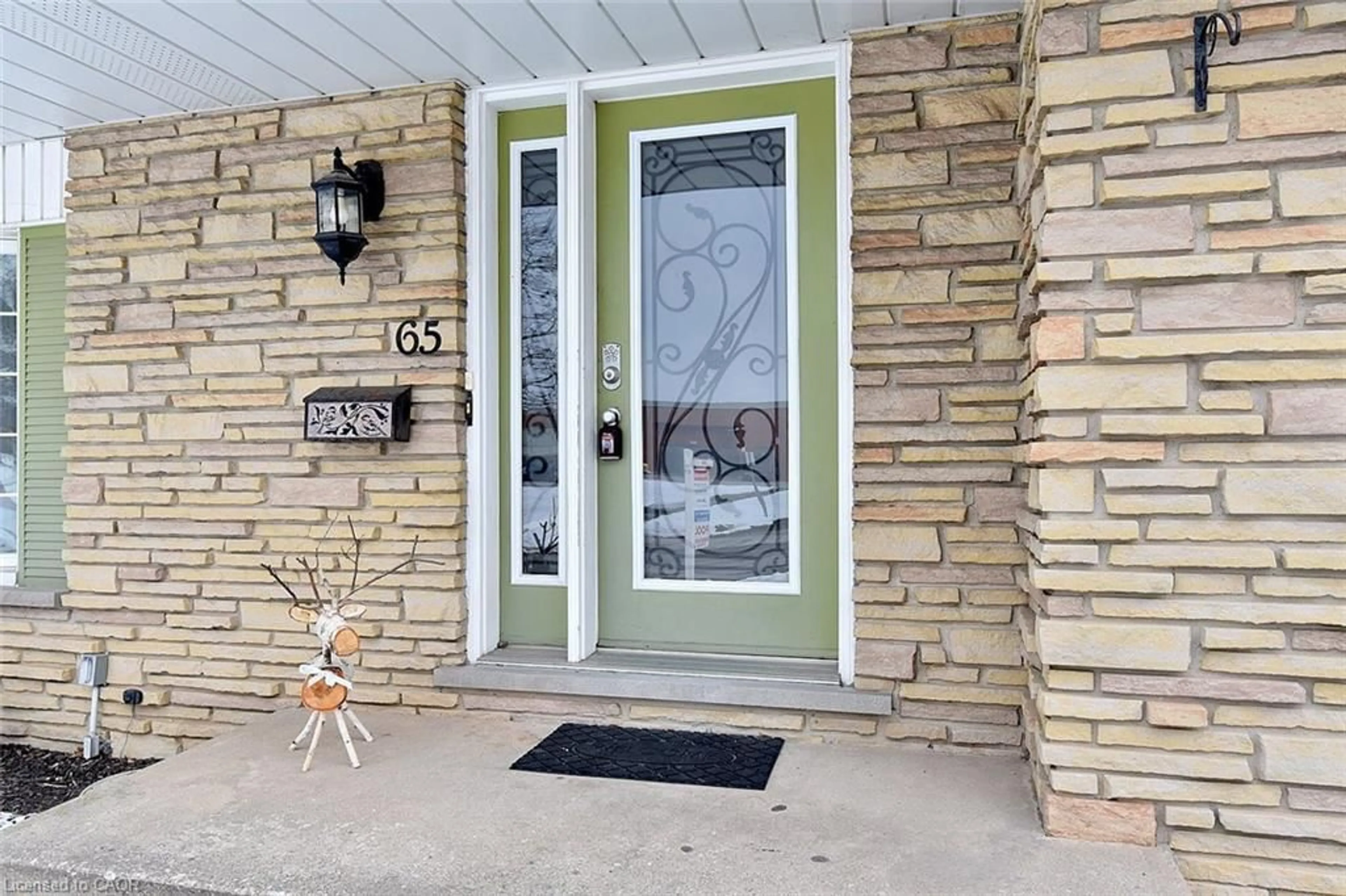Indoor entryway for 65 Rolston Dr, Hamilton Ontario L9C 3X6