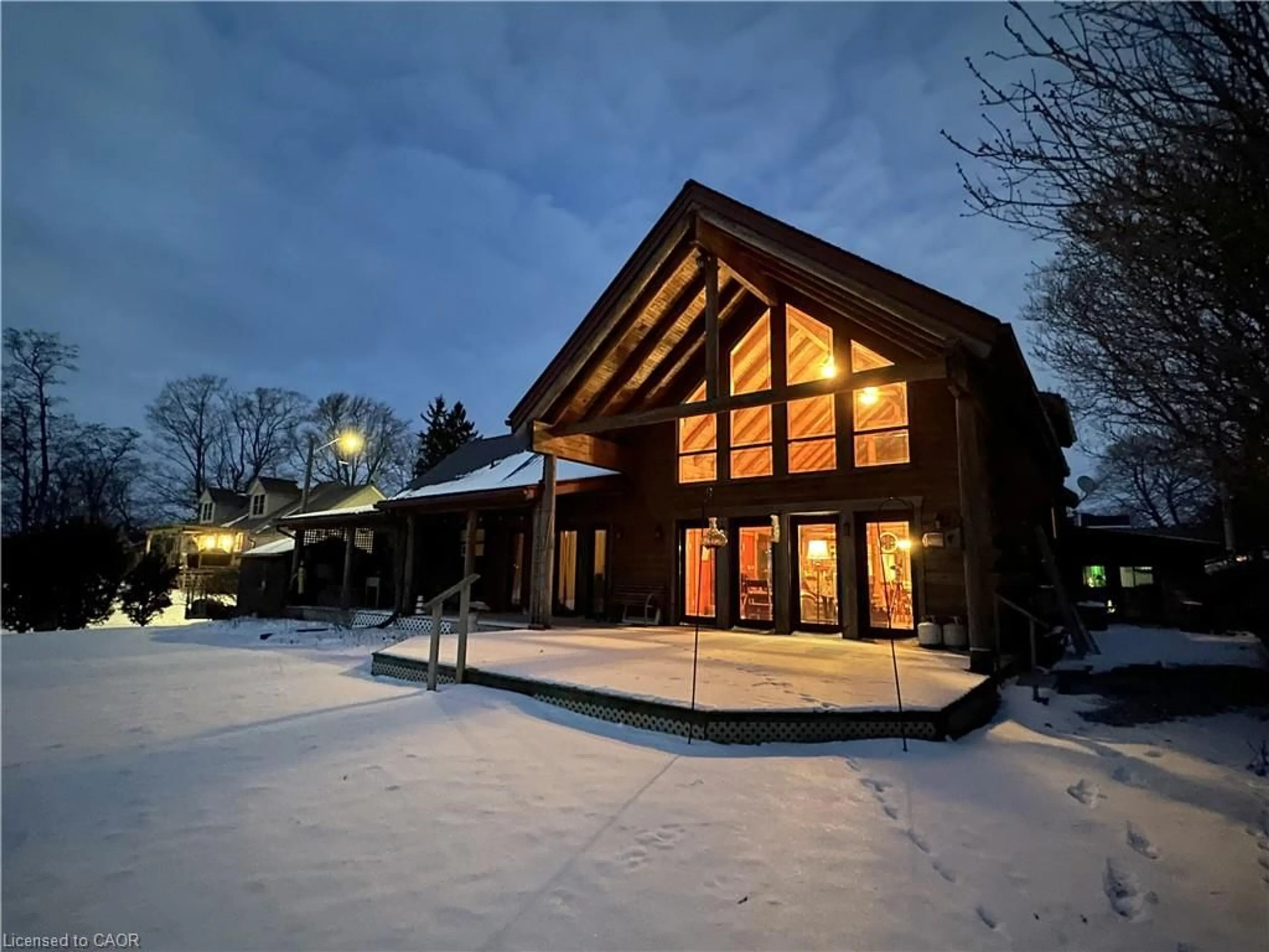 Indoor foyer for 27 Brant Ave, Port Dover Ontario N0A 1N7