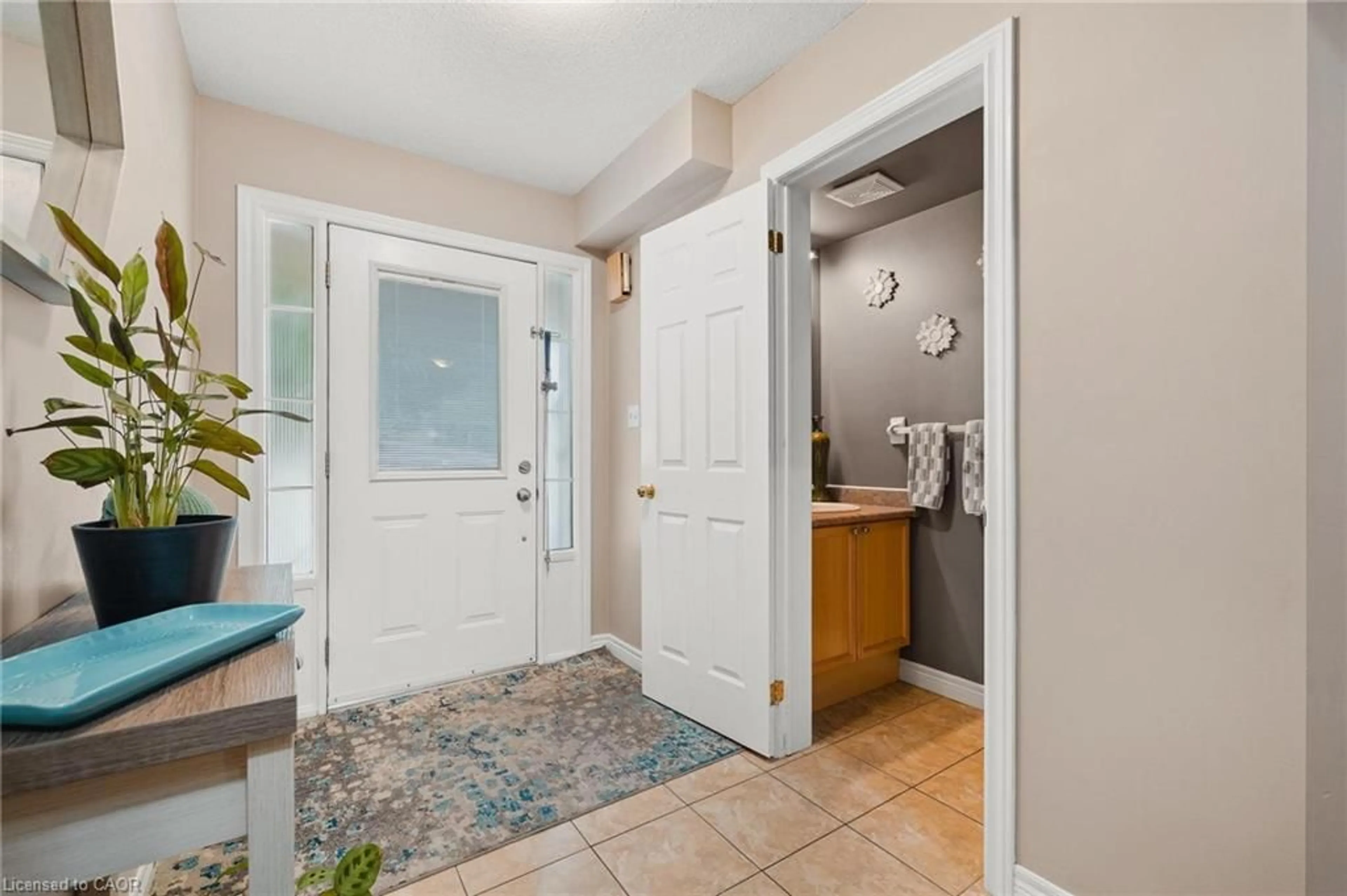 Indoor entryway for 250 Ainslie St #72, Cambridge Ontario N1R 8P8