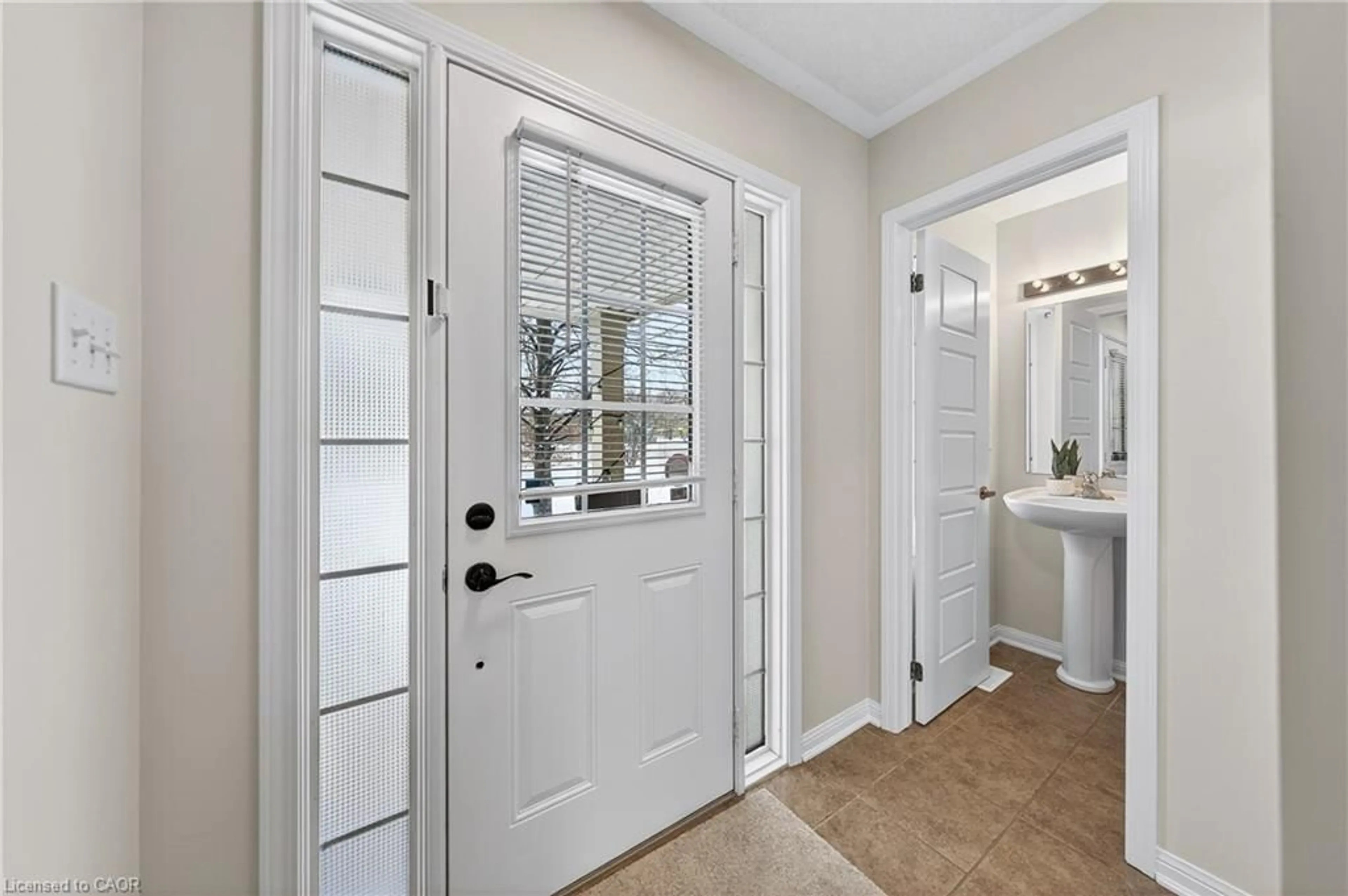 Indoor entryway for 19 Blackbird Cir, Cambridge Ontario N3C 0A9