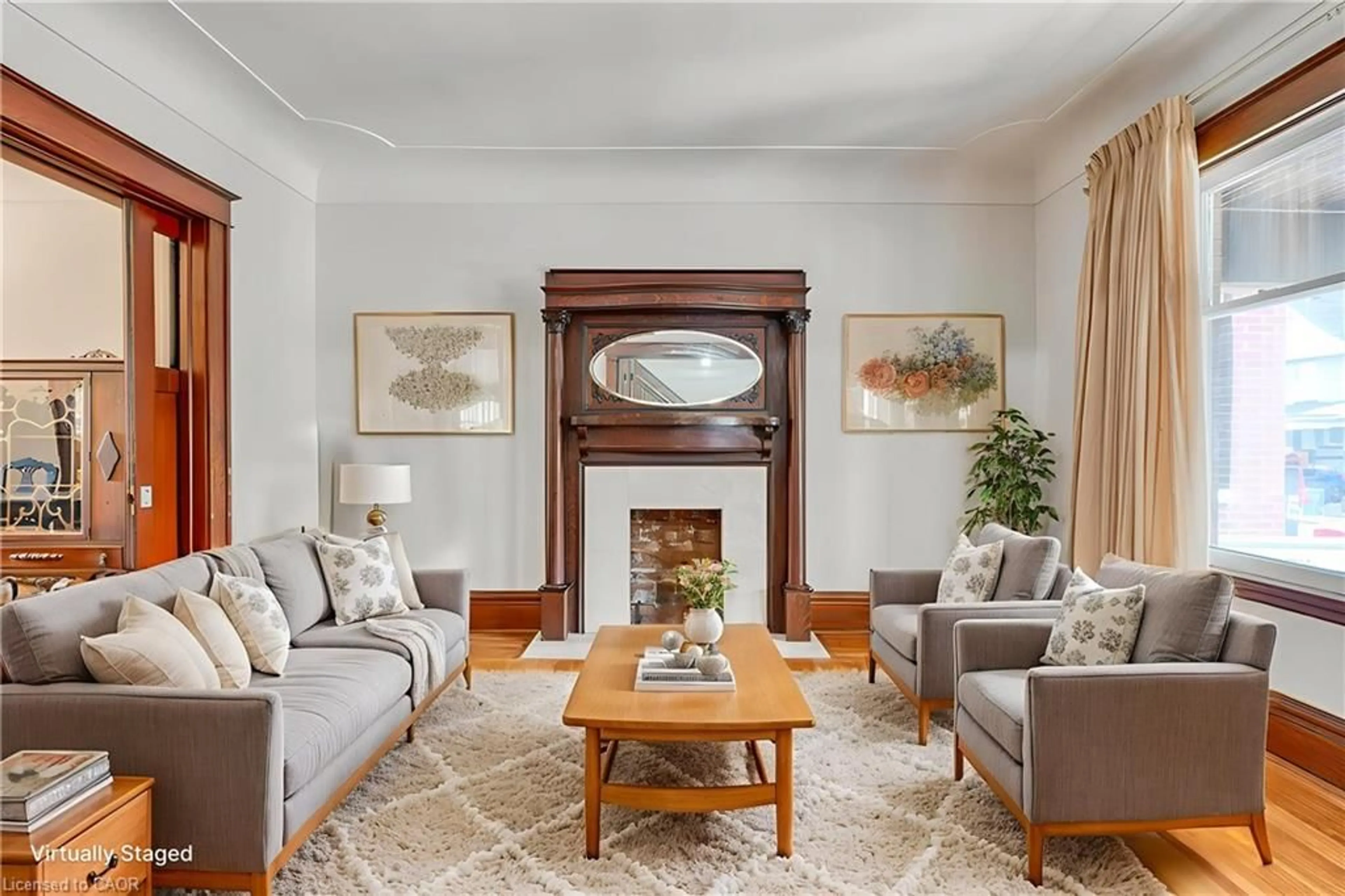 Living room with furniture, unknown for 17 Barnesdale Ave, Hamilton Ontario L8L 6R4