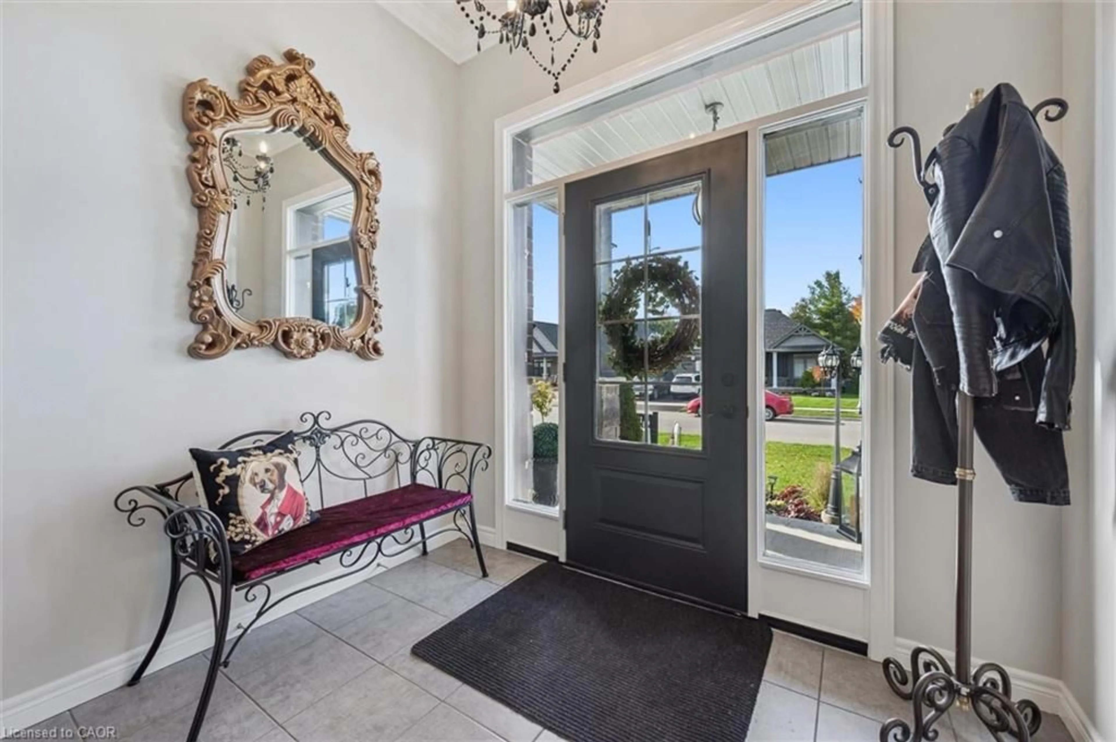 Indoor entryway for 84 Cutting Dr, Elora Ontario N0B 1S0