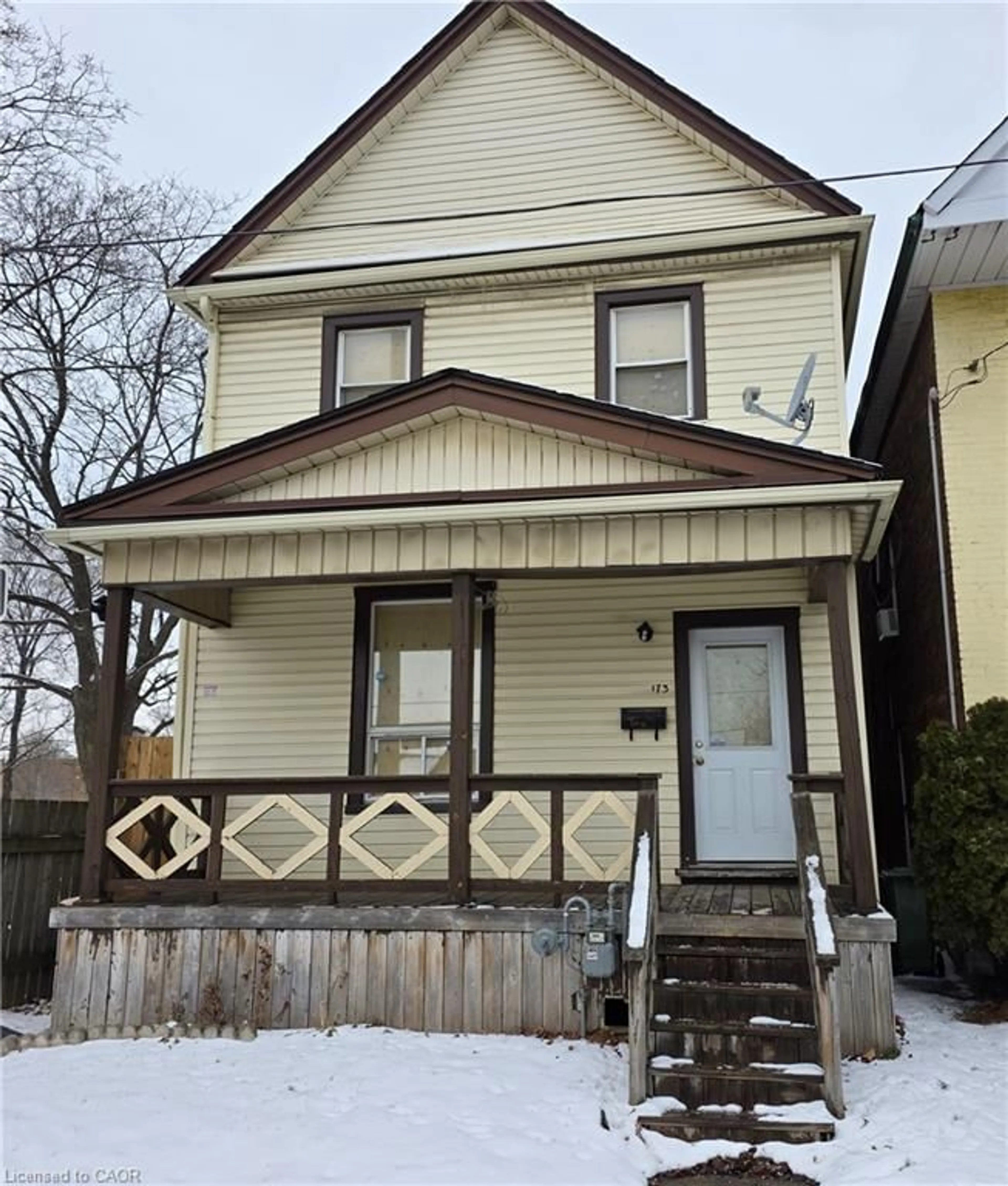 Home with vinyl exterior material, street for 173 Sanford Ave, Hamilton Ontario L8L 5Z4