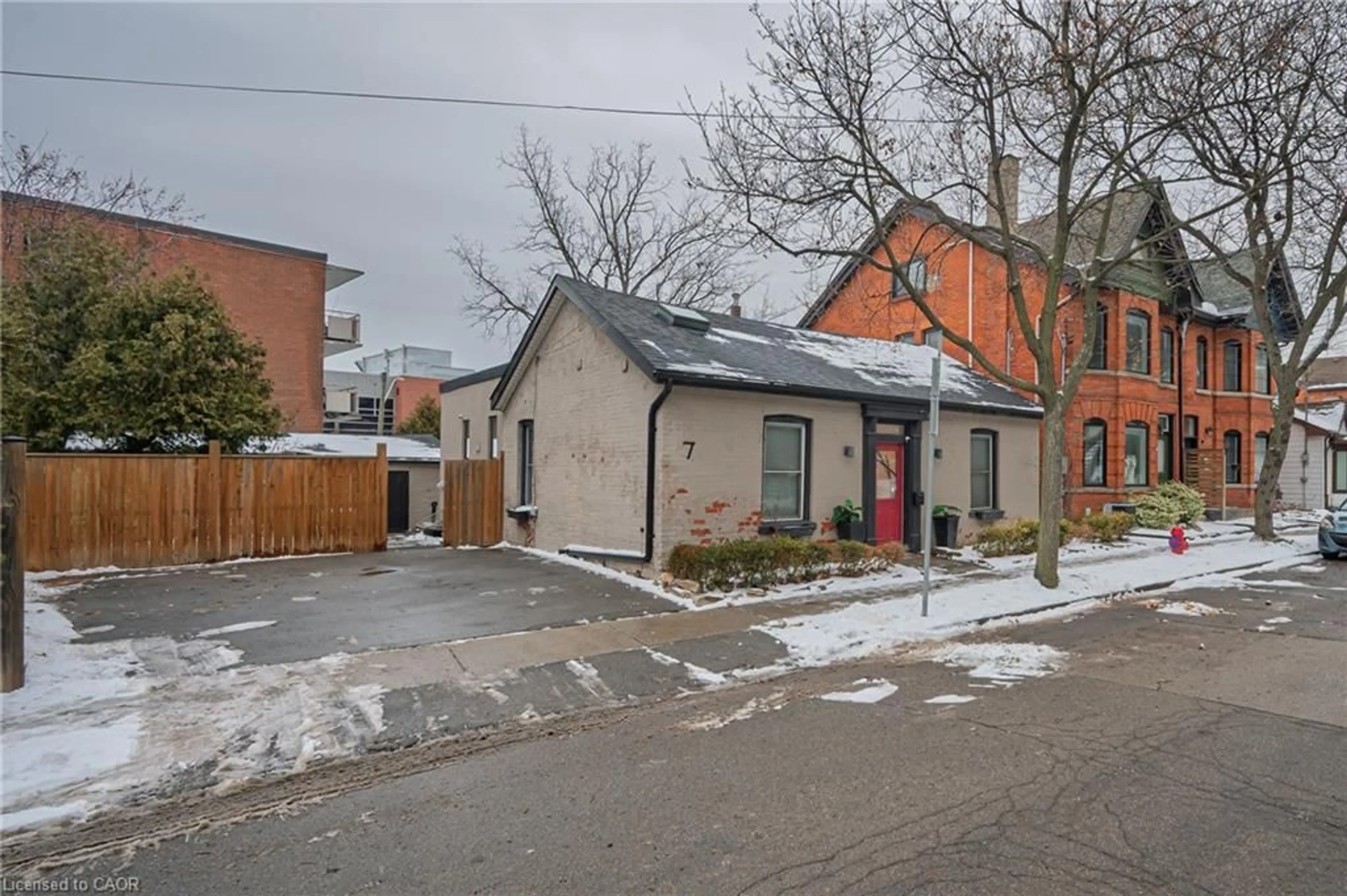 Patio, street for 7 Foster St, Hamilton Ontario L8N 1Z7