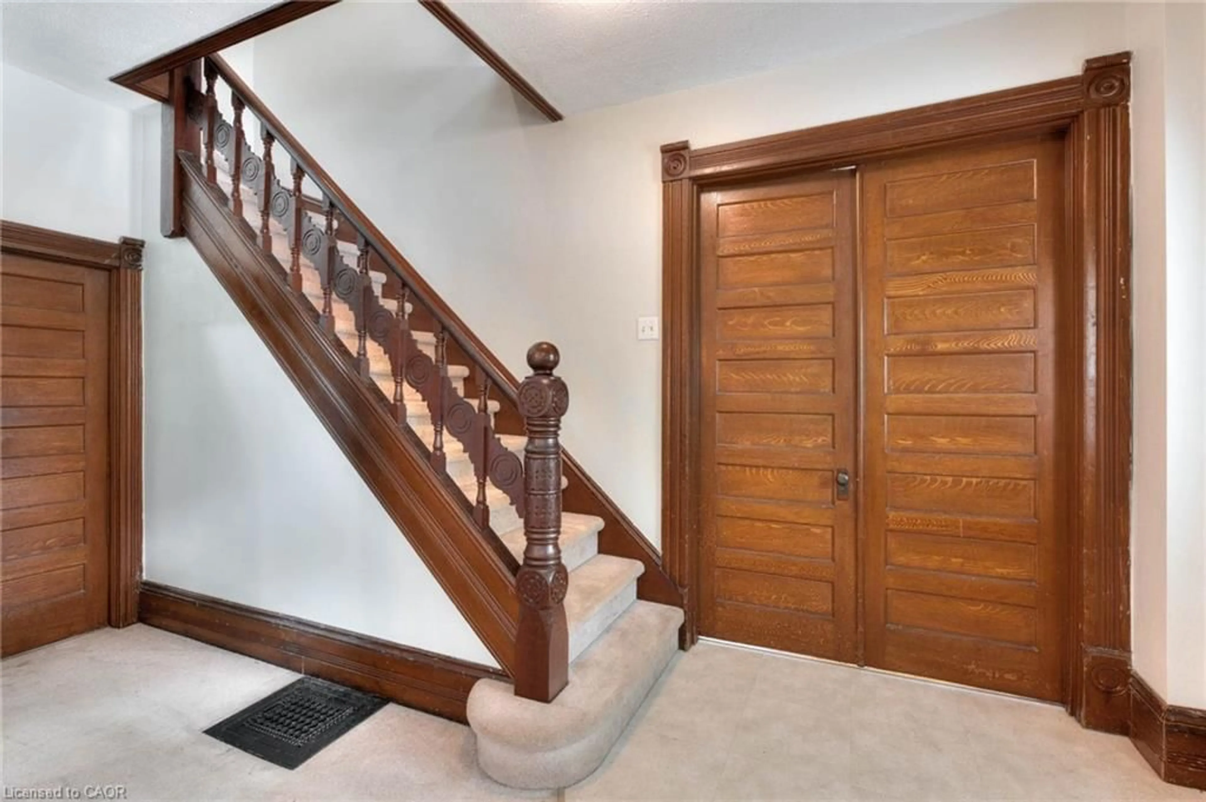 Indoor foyer for 21 Huron Rd, Mitchell Ontario N0K 1N0
