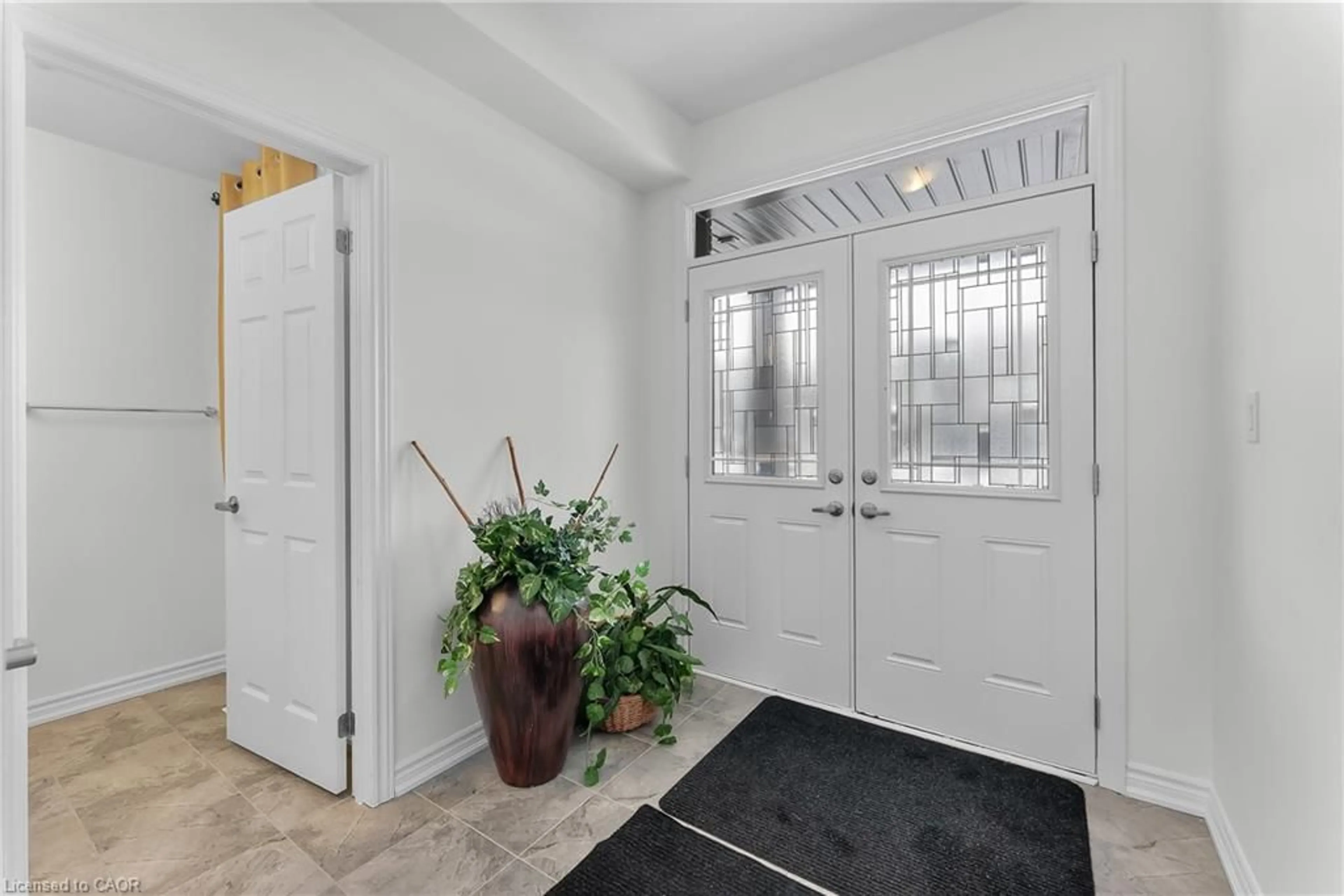 Indoor entryway for 229 Vanilla Trail, Thorold Ontario L2V 0L3