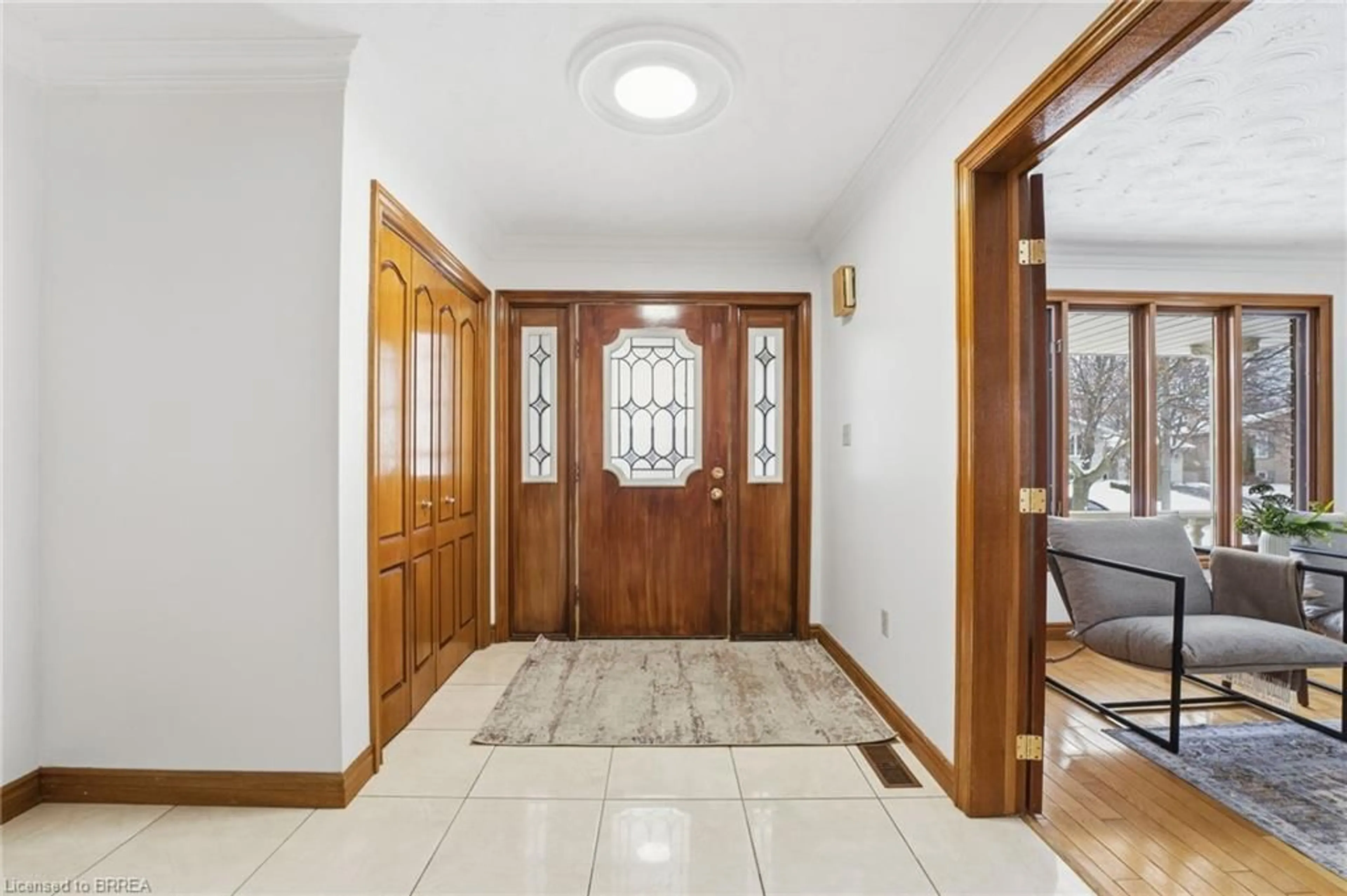 Indoor foyer for 75 Ludlow Cres, Brantford Ontario N3P 1X2