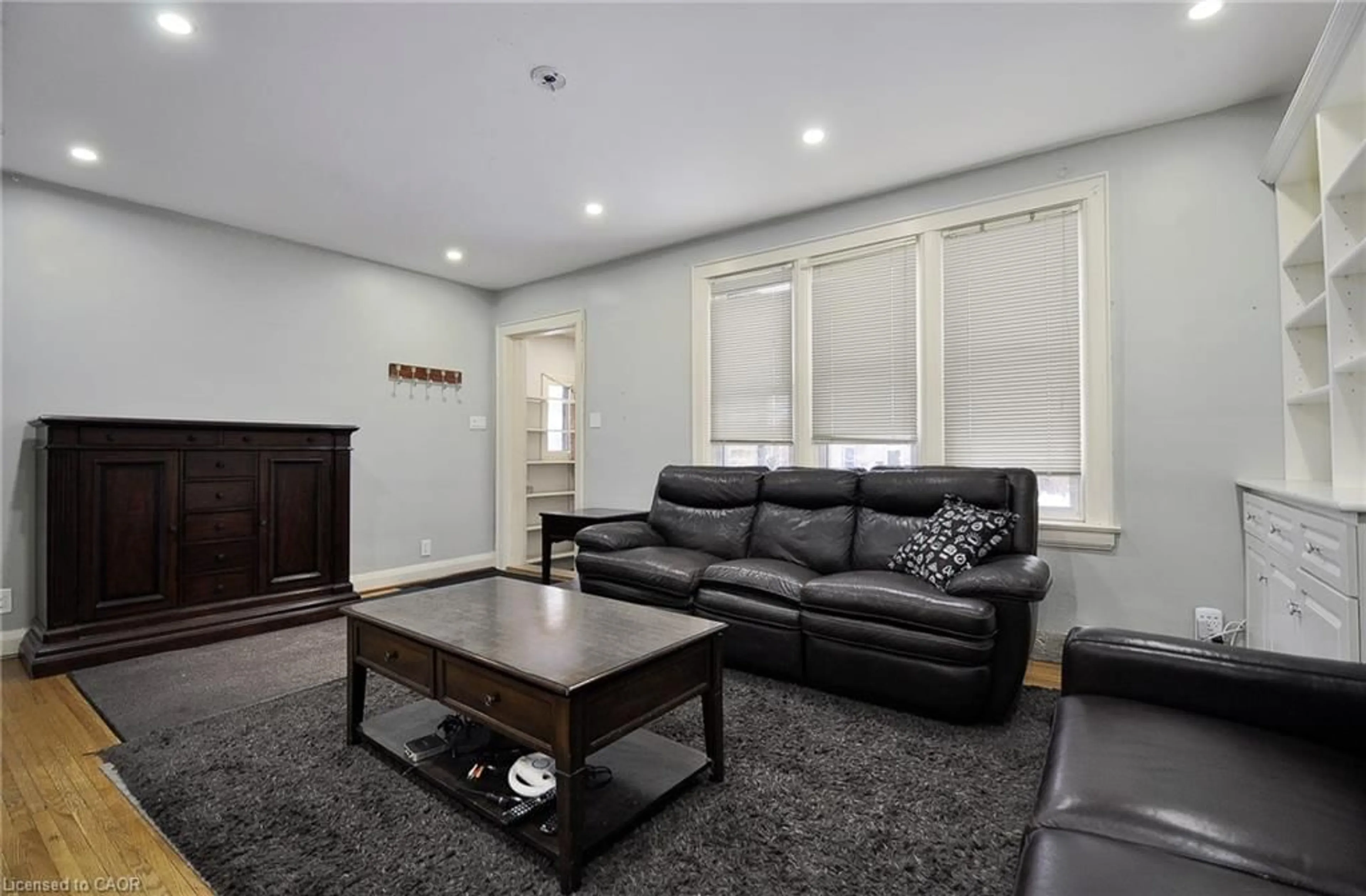 Living room with furniture, unknown for 121 Chalmers St, Cambridge Ontario N1R 5C1