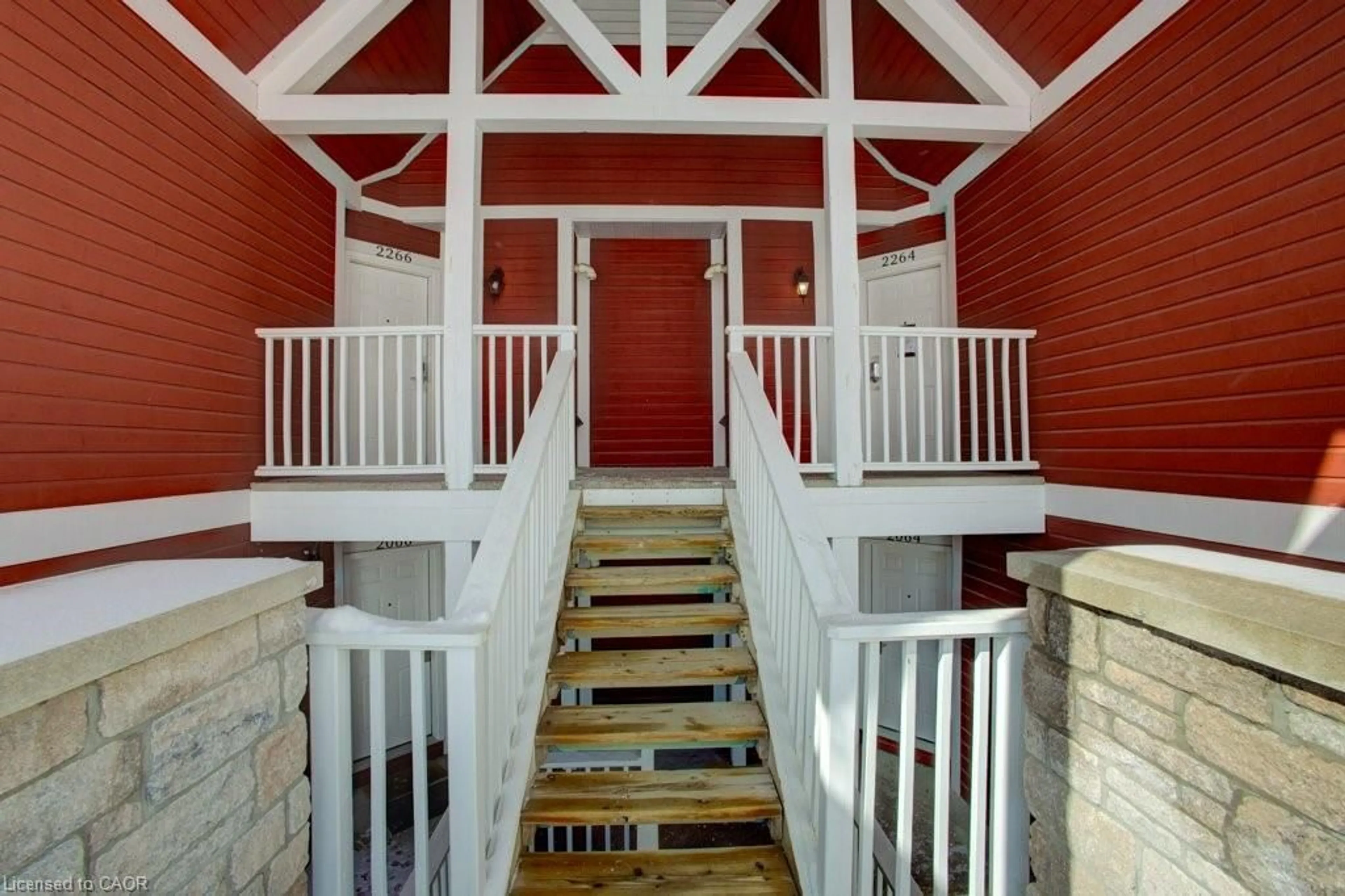 Indoor foyer for 90 Highland Dr #2264, Shanty Bay Ontario L0L 2L0
